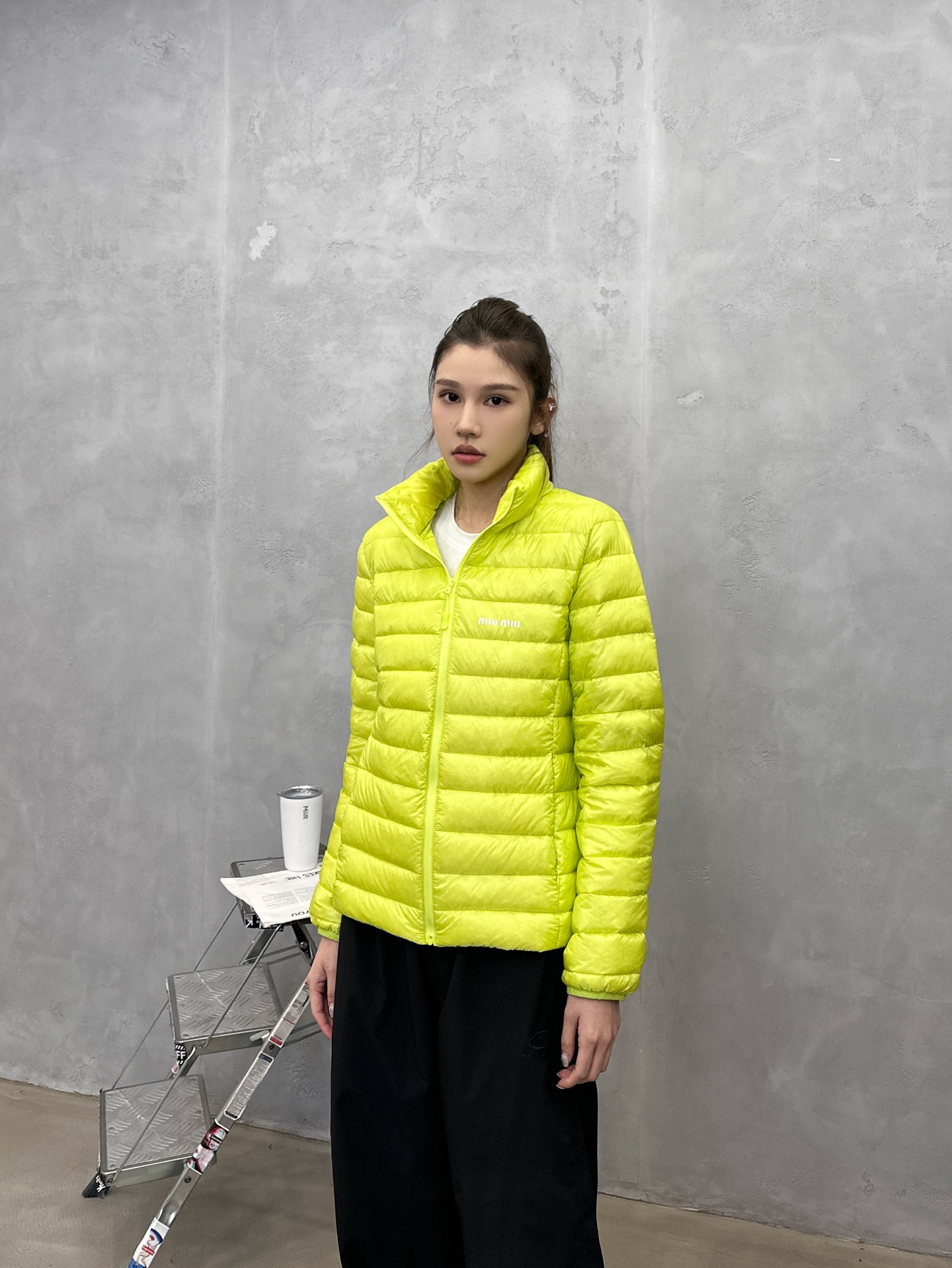🌾Miu ｜ 新款羽绒服，经典进口印花标，手工车线多间隔款式，超薄品牌无胆羽绒面料，90白鹅绒填充，男女