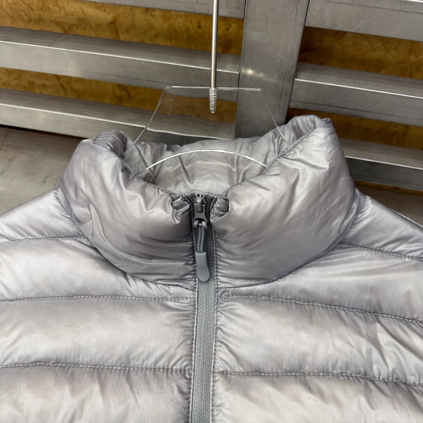 🌾Miu ｜ 新款羽绒服，经典进口印花标，手工车线多间隔款式，超薄品牌无胆羽绒面料，90白鹅绒填充，男女