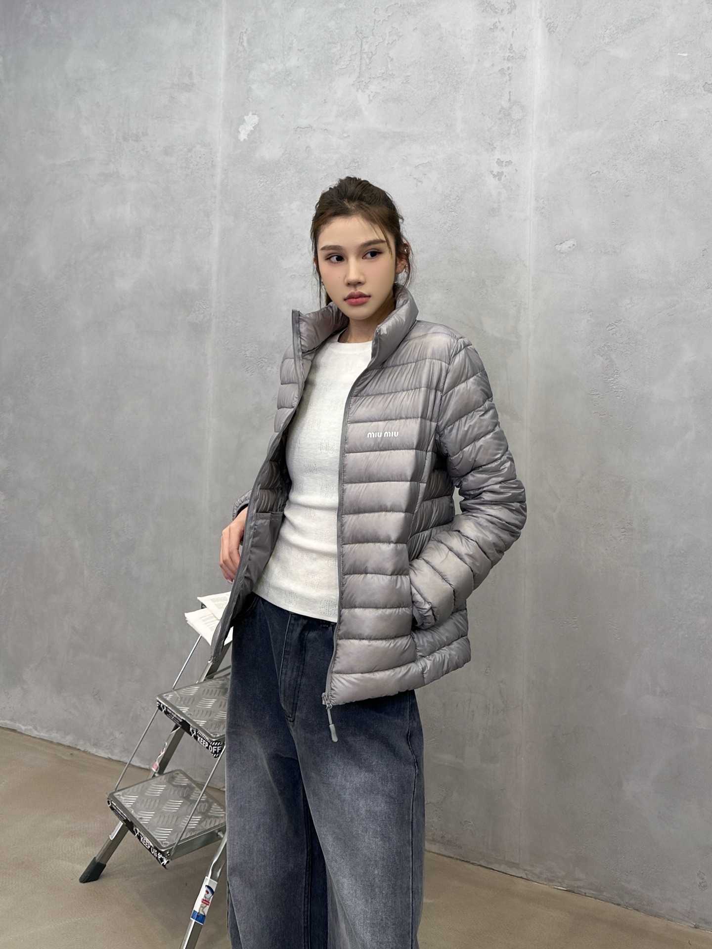 🌾Miu ｜ 新款羽绒服，经典进口印花标，手工车线多间隔款式，超薄品牌无胆羽绒面料，90白鹅绒填充，男女