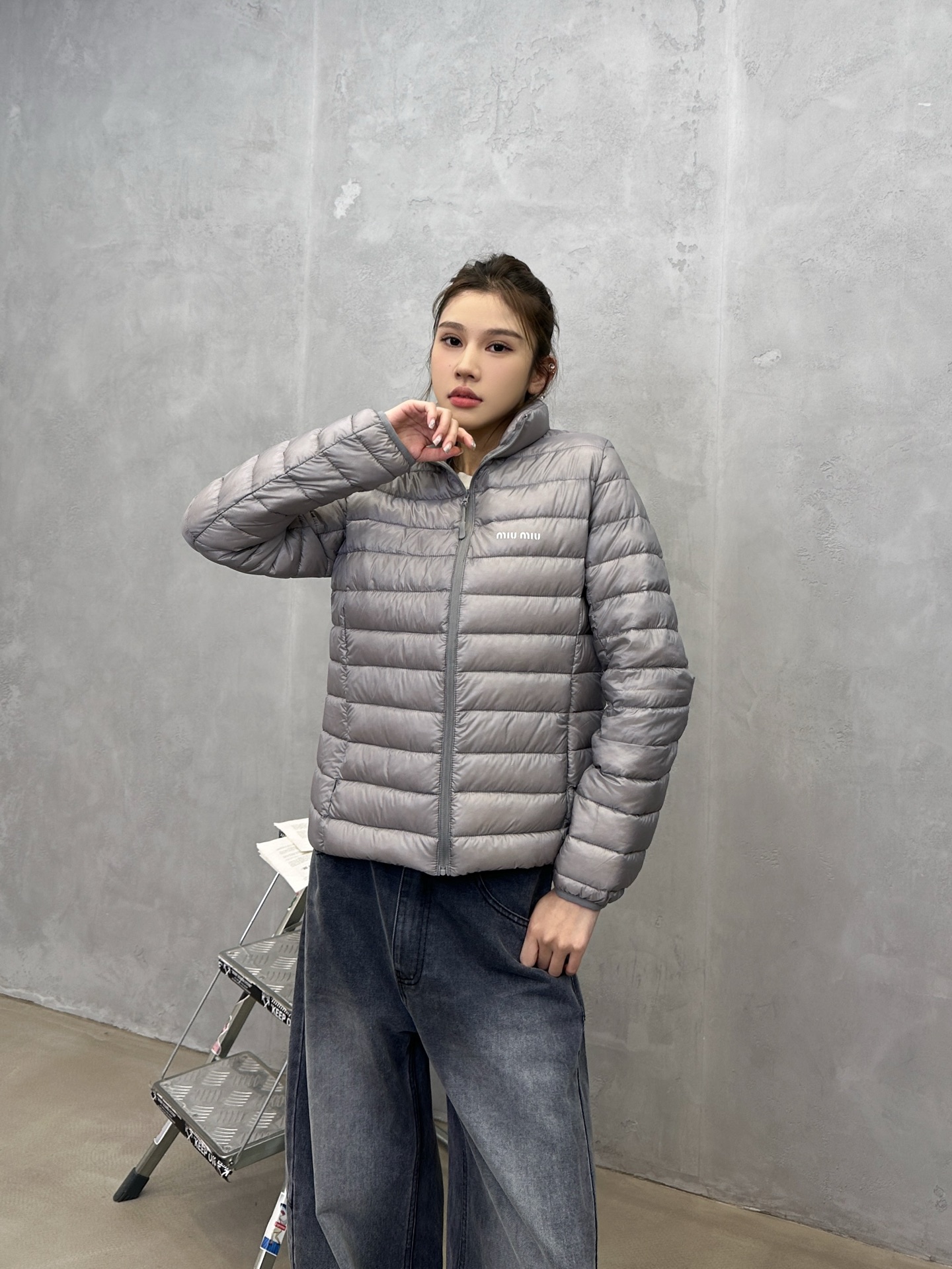 🌾Miu ｜ 新款羽绒服，经典进口印花标，手工车线多间隔款式，超薄品牌无胆羽绒面料，90白鹅绒填充，男女