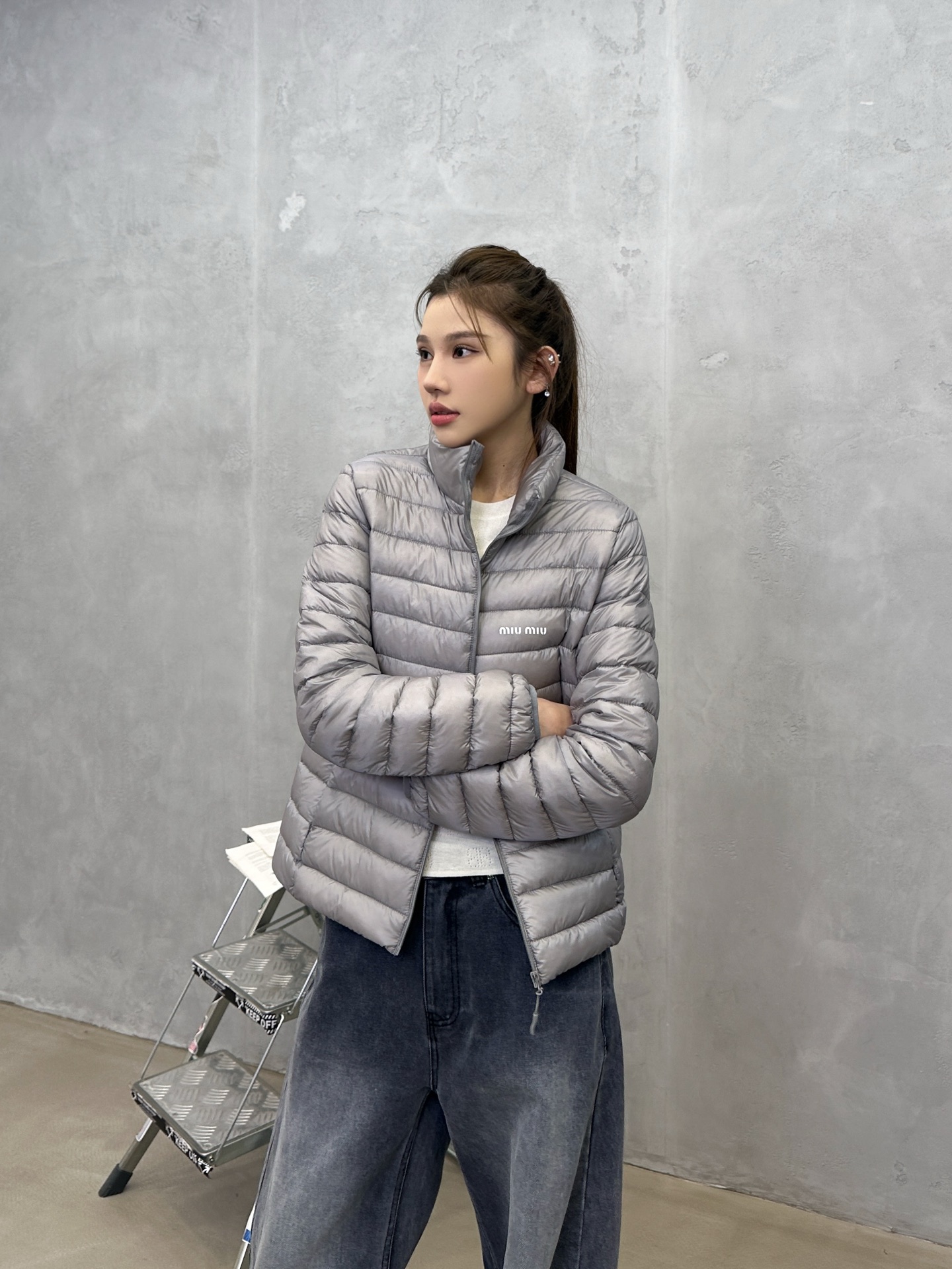 🌾Miu ｜ 新款羽绒服，经典进口印花标，手工车线多间隔款式，超薄品牌无胆羽绒面料，90白鹅绒填充，男女