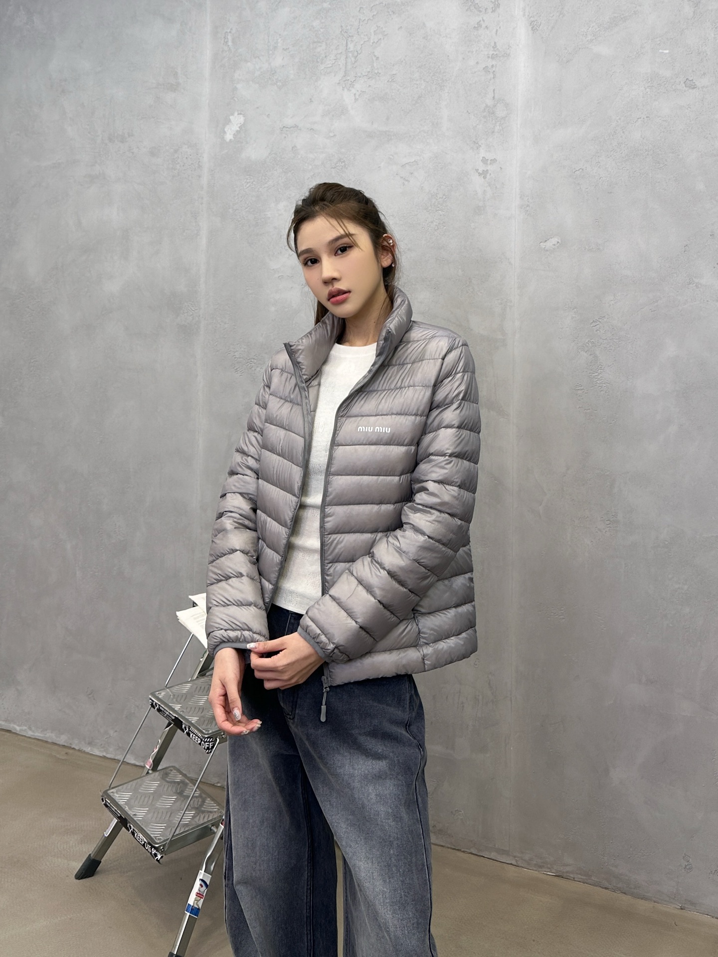 🌾Miu ｜ 新款羽绒服，经典进口印花标，手工车线多间隔款式，超薄品牌无胆羽绒面料，90白鹅绒填充，男女