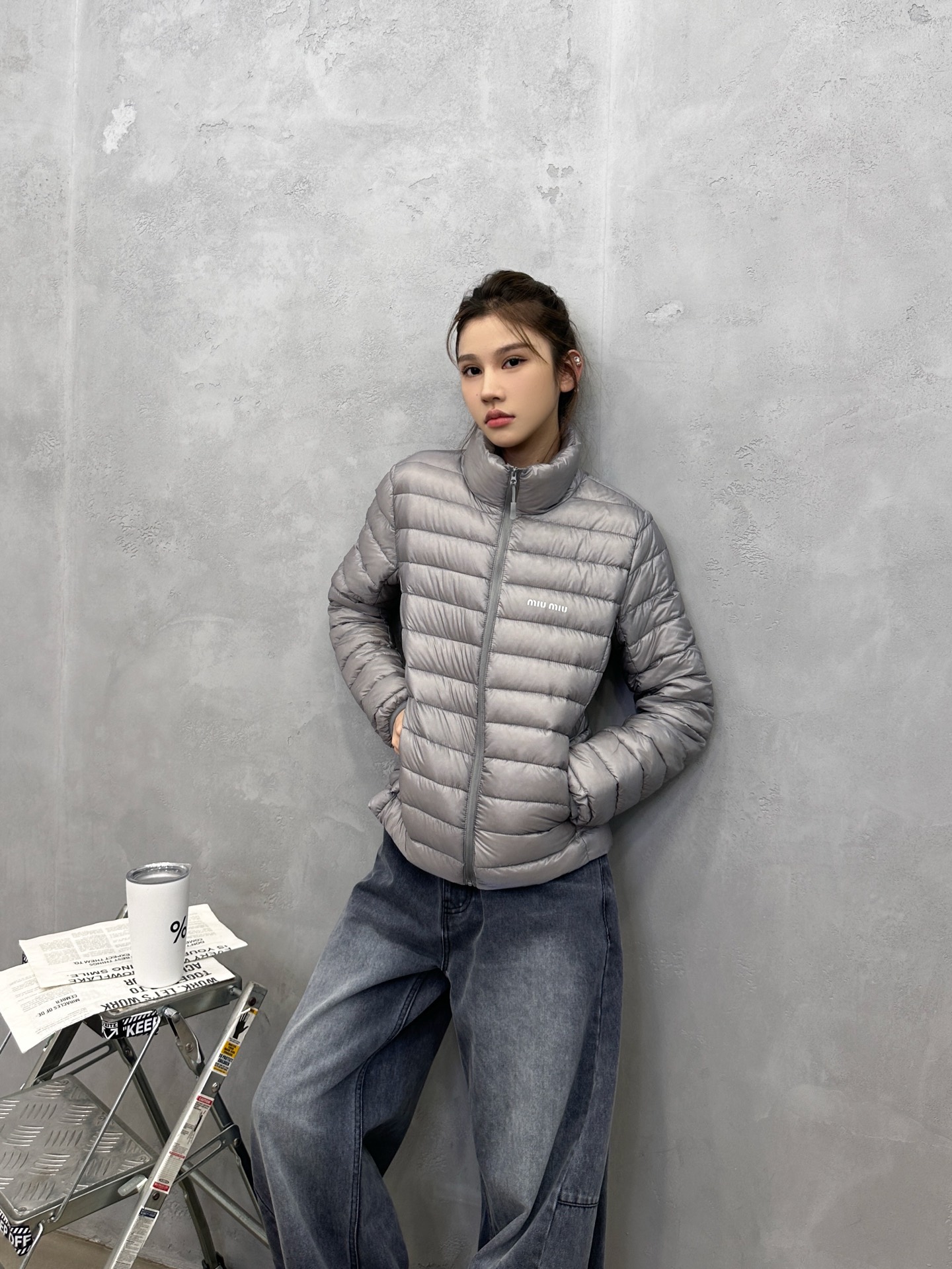 🌾Miu ｜ 新款羽绒服，经典进口印花标，手工车线多间隔款式，超薄品牌无胆羽绒面料，90白鹅绒填充，男女