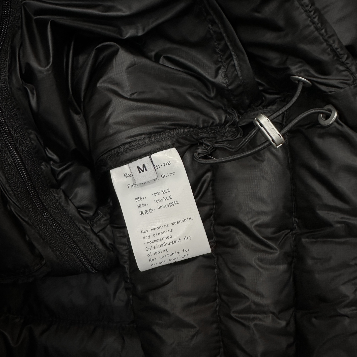 🌾Miu ｜ 新款羽绒服，经典进口印花标，手工车线多间隔款式，超薄品牌无胆羽绒面料，90白鹅绒填充，男女