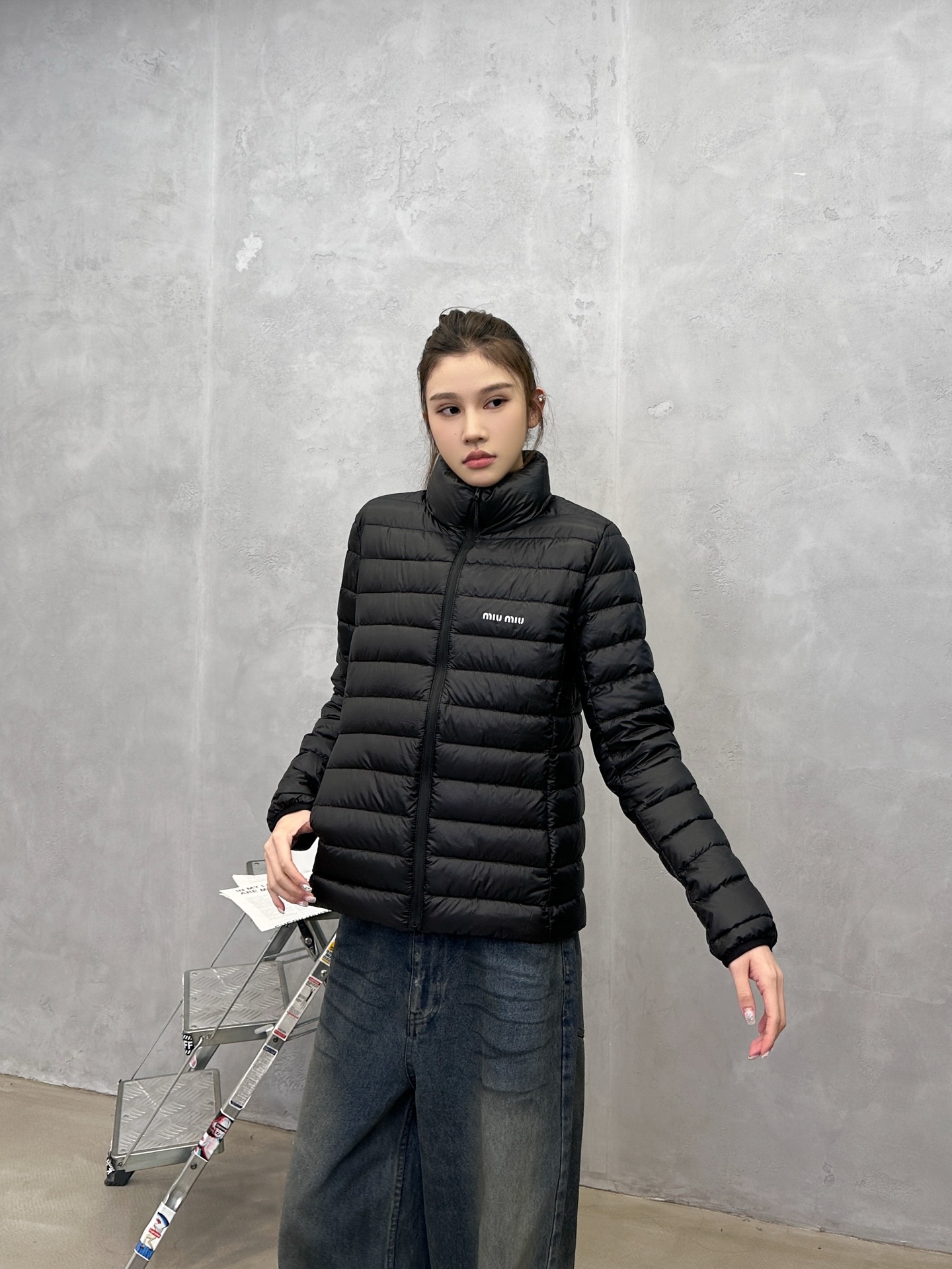 🌾Miu ｜ 新款羽绒服，经典进口印花标，手工车线多间隔款式，超薄品牌无胆羽绒面料，90白鹅绒填充，男女