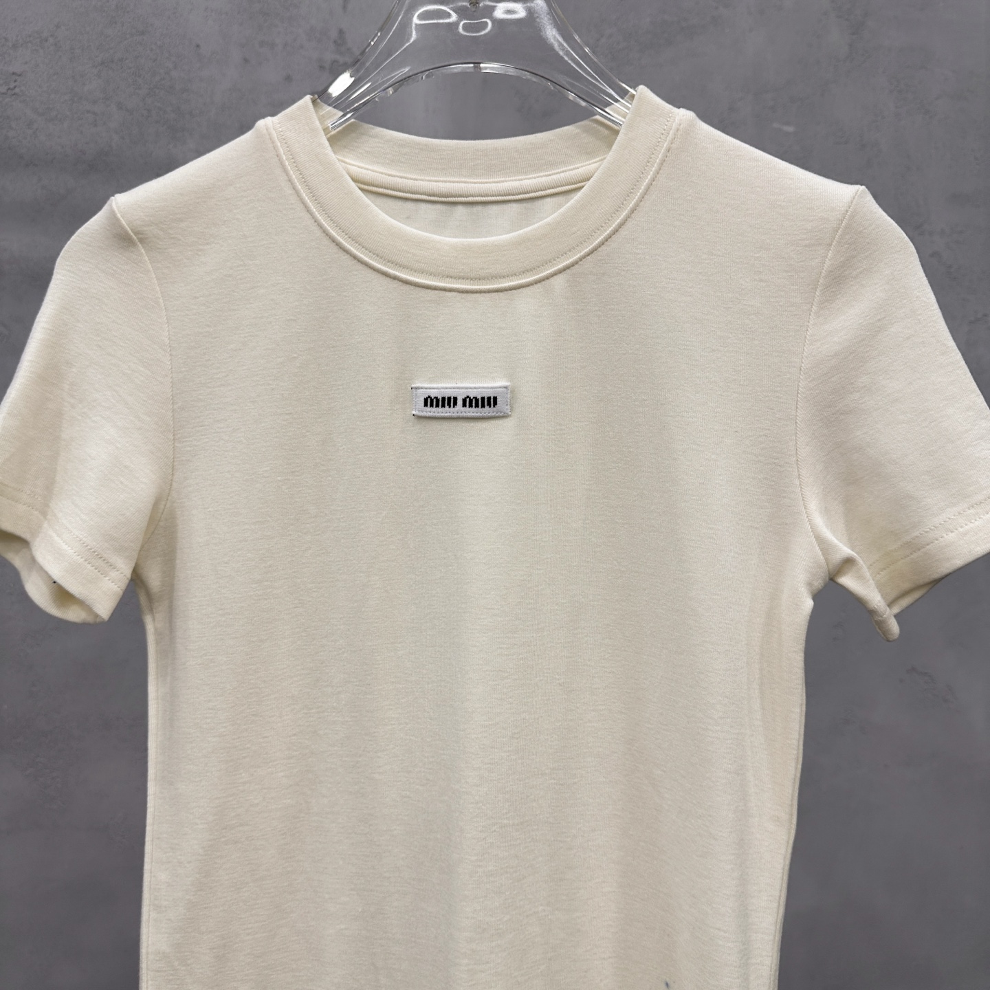🌾Miu ｜ 新款打底短袖t，基础修身版型，进口莱赛尔羊毛面料亲肤感超强，时尚休闲，尺码sml