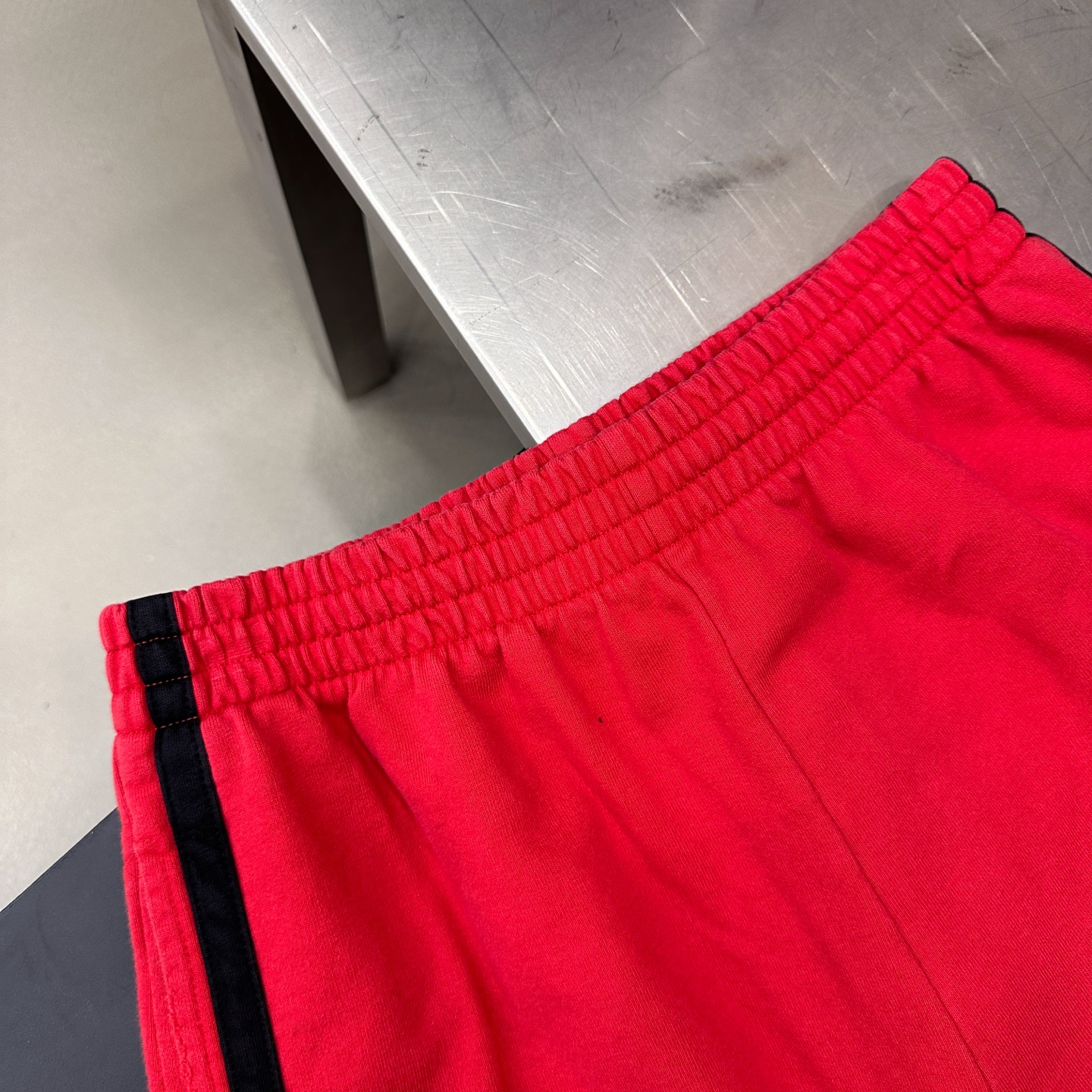 🌾巴黎 ｜ 新款休闲卫裤，成衣洗水吊磨工艺加经典刺绣标，手工车侧杠，男女同款，尺码sml