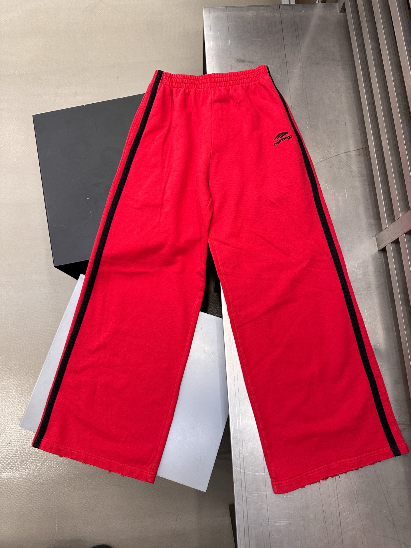 🌾巴黎 ｜ 新款休闲卫裤，成衣洗水吊磨工艺加经典刺绣标，手工车侧杠，男女同款，尺码sml