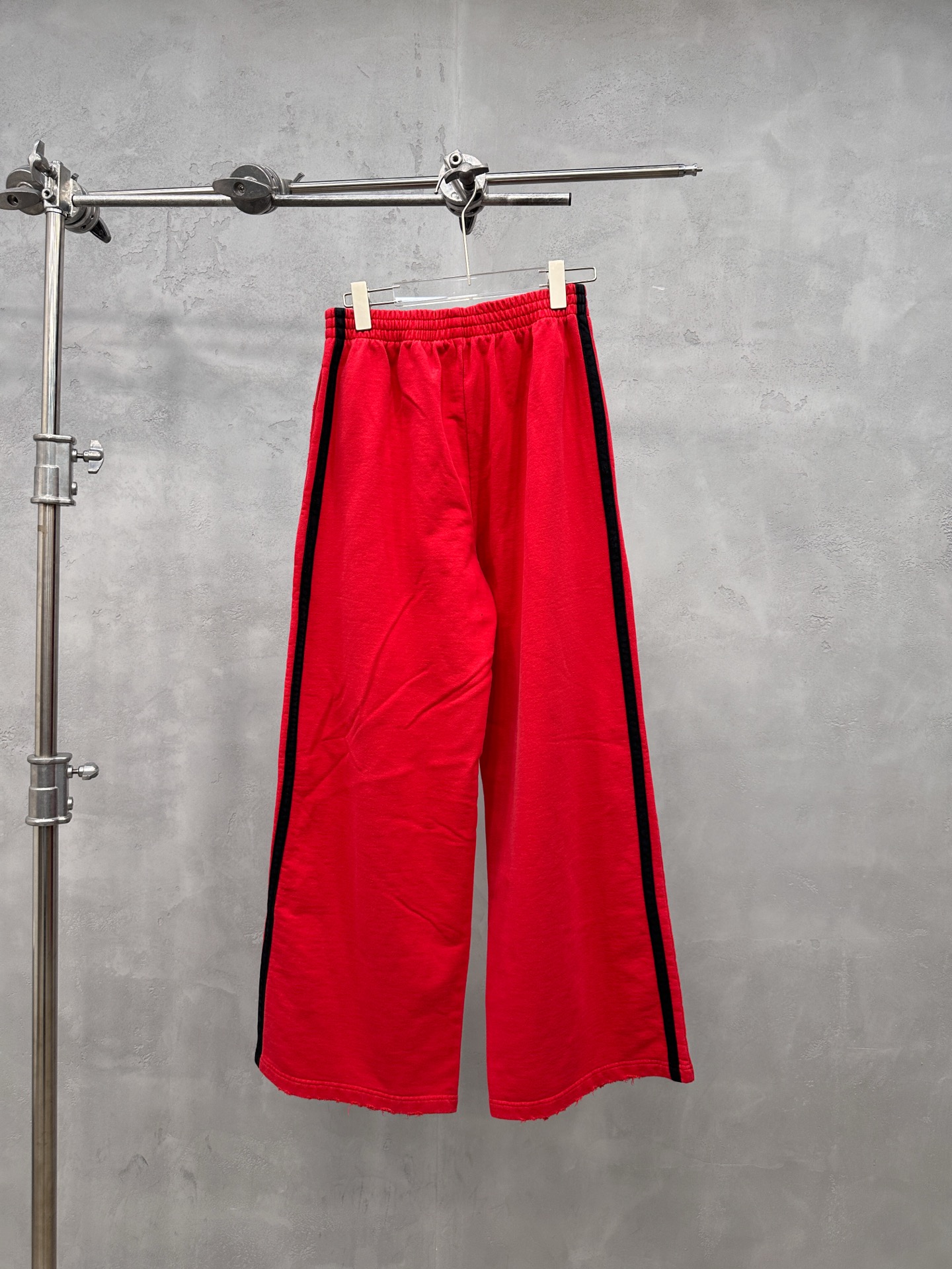 🌾巴黎 ｜ 新款休闲卫裤，成衣洗水吊磨工艺加经典刺绣标，手工车侧杠，男女同款，尺码sml