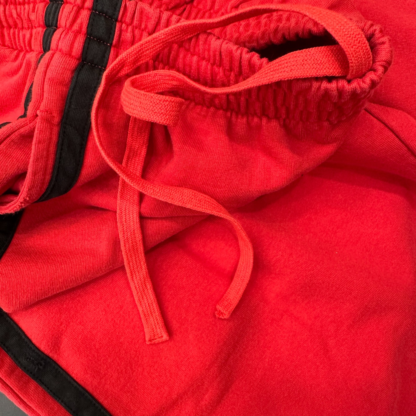 🌾巴黎 ｜ 新款休闲卫裤，成衣洗水吊磨工艺加经典刺绣标，手工车侧杠，男女同款，尺码sml