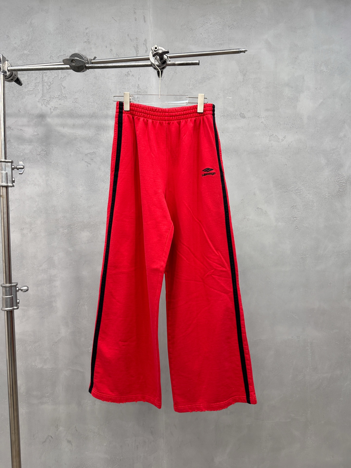 🌾巴黎 ｜ 新款休闲卫裤，成衣洗水吊磨工艺加经典刺绣标，手工车侧杠，男女同款，尺码sml