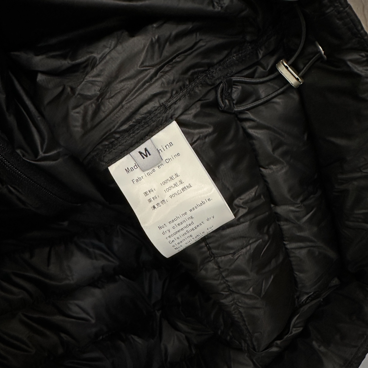 🌾Miu ｜ 新款羽绒服，经典进口印花标，手工车线多间隔款式，超薄品牌无胆羽绒面料，90白鹅绒填充，休闲