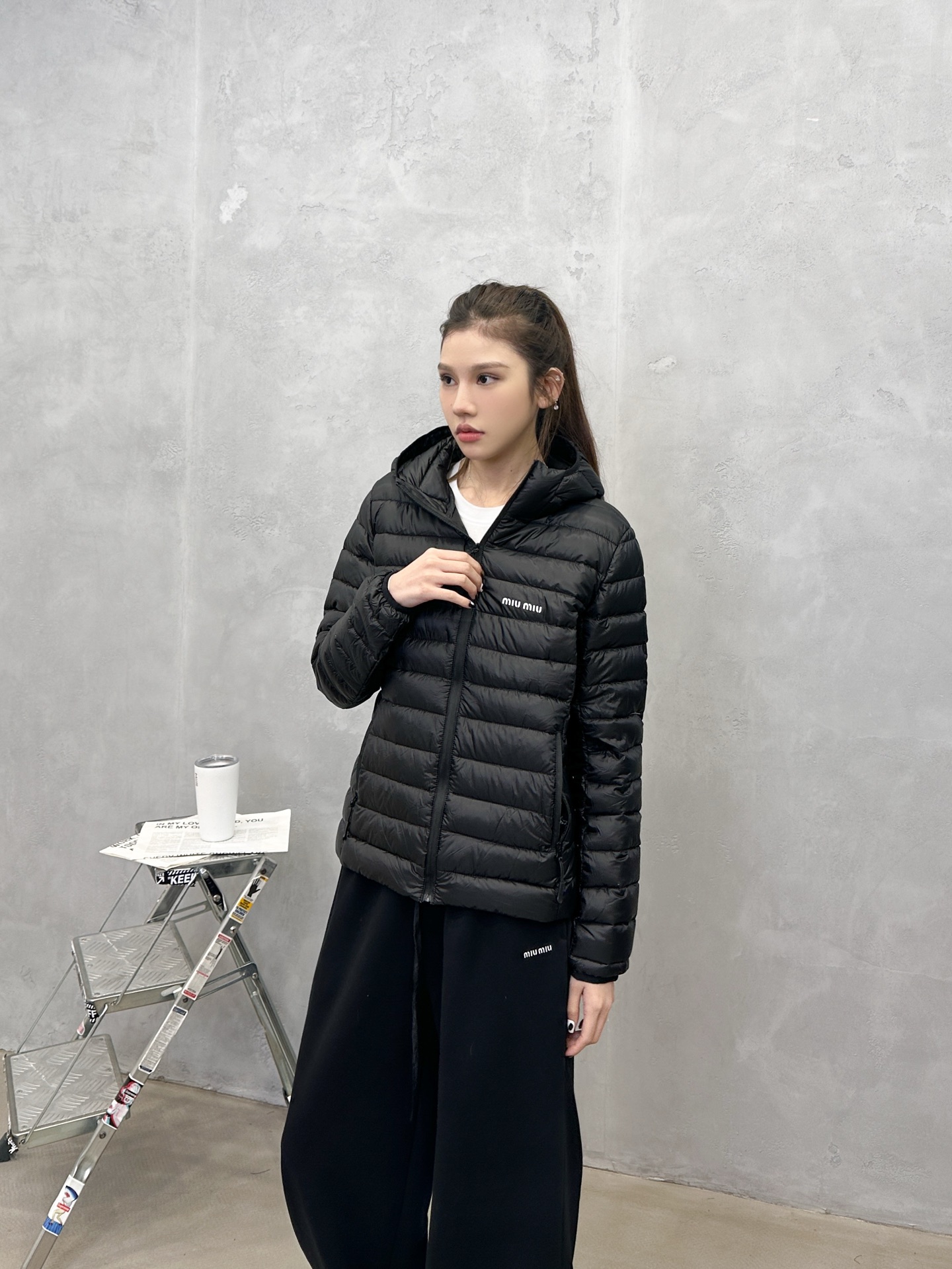 🌾Miu ｜ 新款羽绒服，经典进口印花标，手工车线多间隔款式，超薄品牌无胆羽绒面料，90白鹅绒填充，休闲