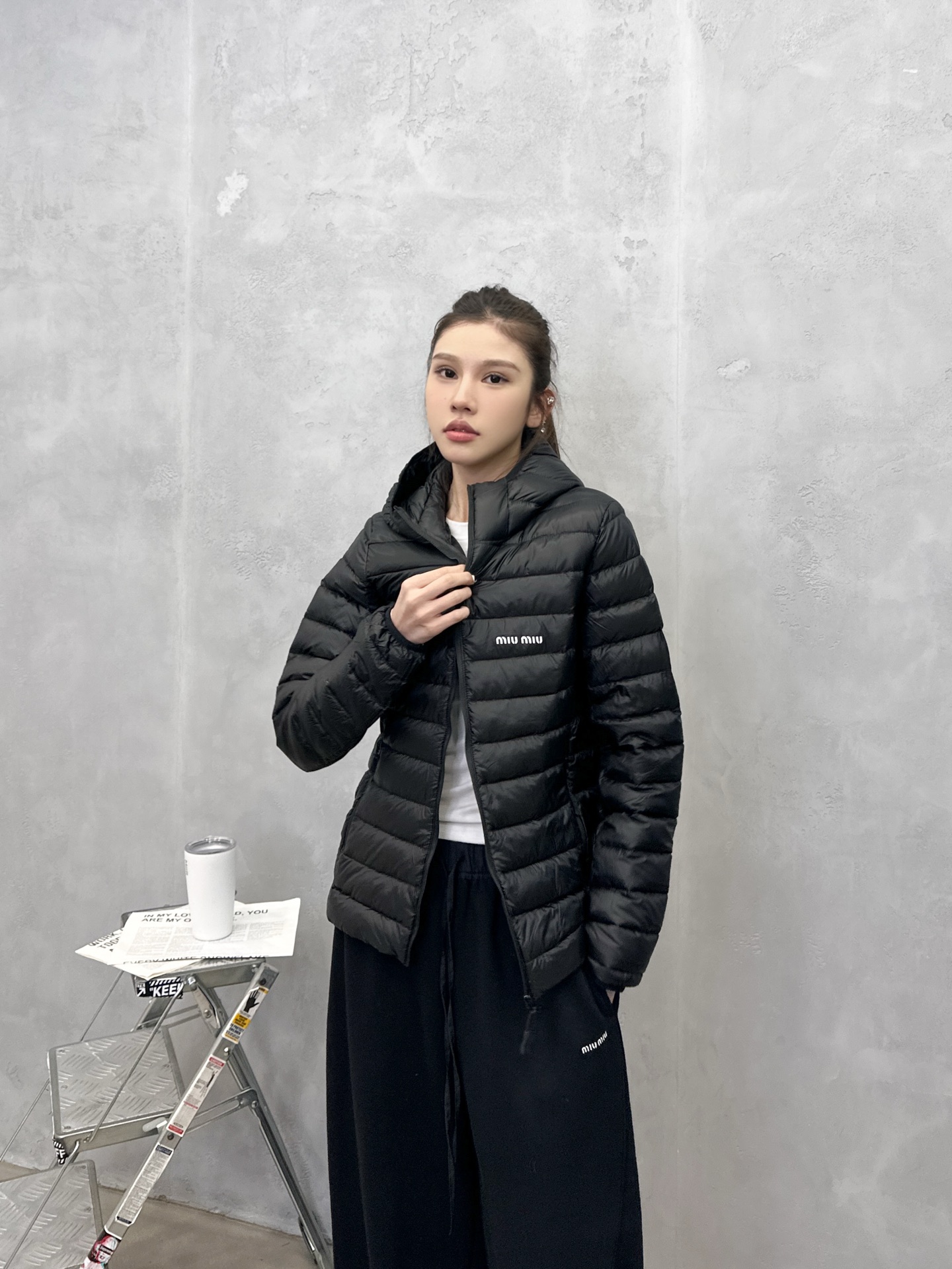 🌾Miu ｜ 新款羽绒服，经典进口印花标，手工车线多间隔款式，超薄品牌无胆羽绒面料，90白鹅绒填充，休闲