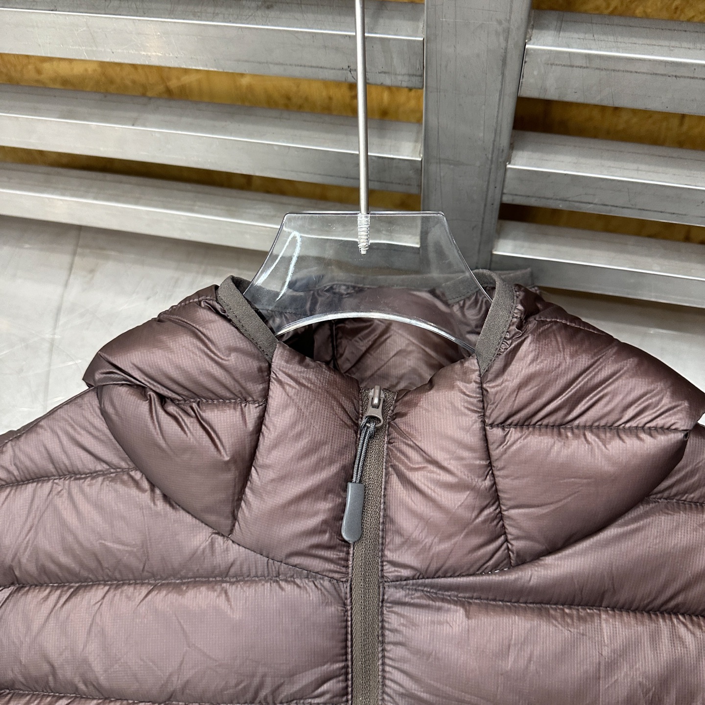 🌾Miu ｜ 新款羽绒服，经典进口印花标，手工车线多间隔款式，超薄品牌无胆羽绒面料，90白鹅绒填充，休闲