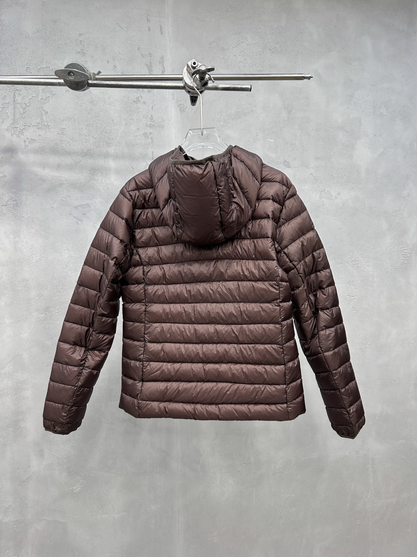 🌾Miu ｜ 新款羽绒服，经典进口印花标，手工车线多间隔款式，超薄品牌无胆羽绒面料，90白鹅绒填充，休闲