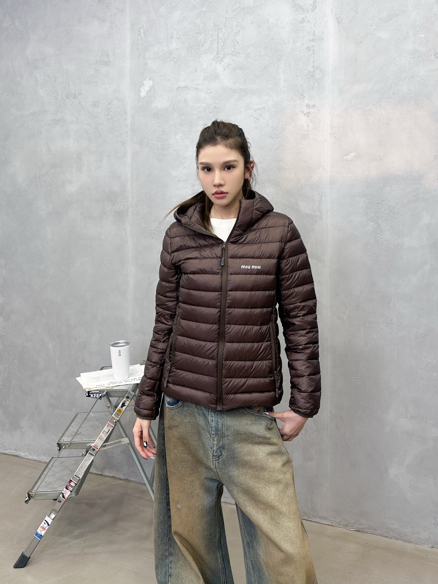 🌾Miu ｜ 新款羽绒服，经典进口印花标，手工车线多间隔款式，超薄品牌无胆羽绒面料，90白鹅绒填充，休闲