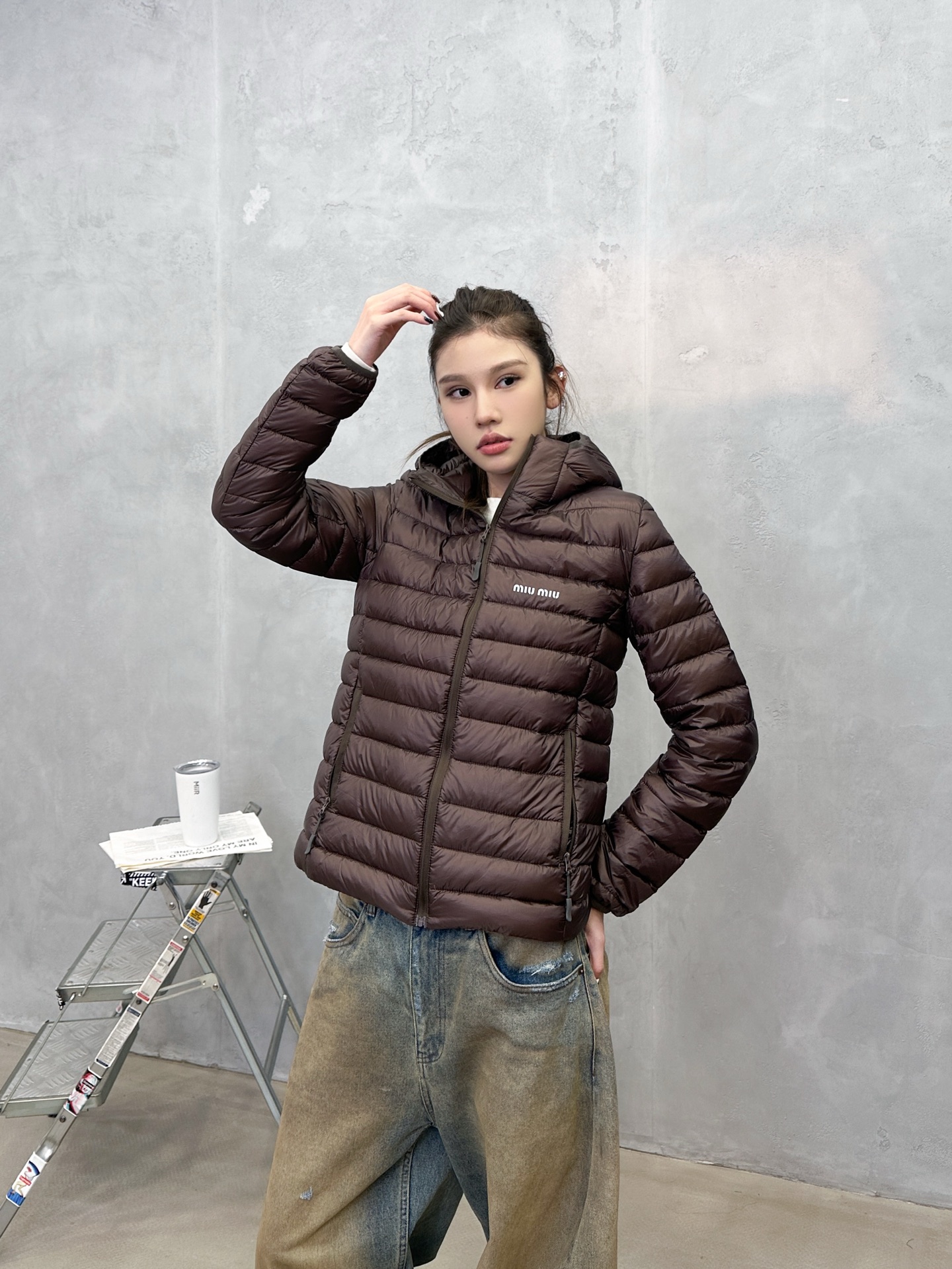 🌾Miu ｜ 新款羽绒服，经典进口印花标，手工车线多间隔款式，超薄品牌无胆羽绒面料，90白鹅绒填充，休闲