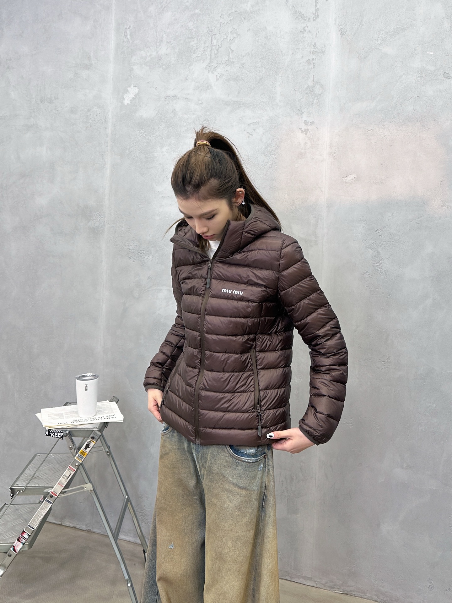 🌾Miu ｜ 新款羽绒服，经典进口印花标，手工车线多间隔款式，超薄品牌无胆羽绒面料，90白鹅绒填充，休闲