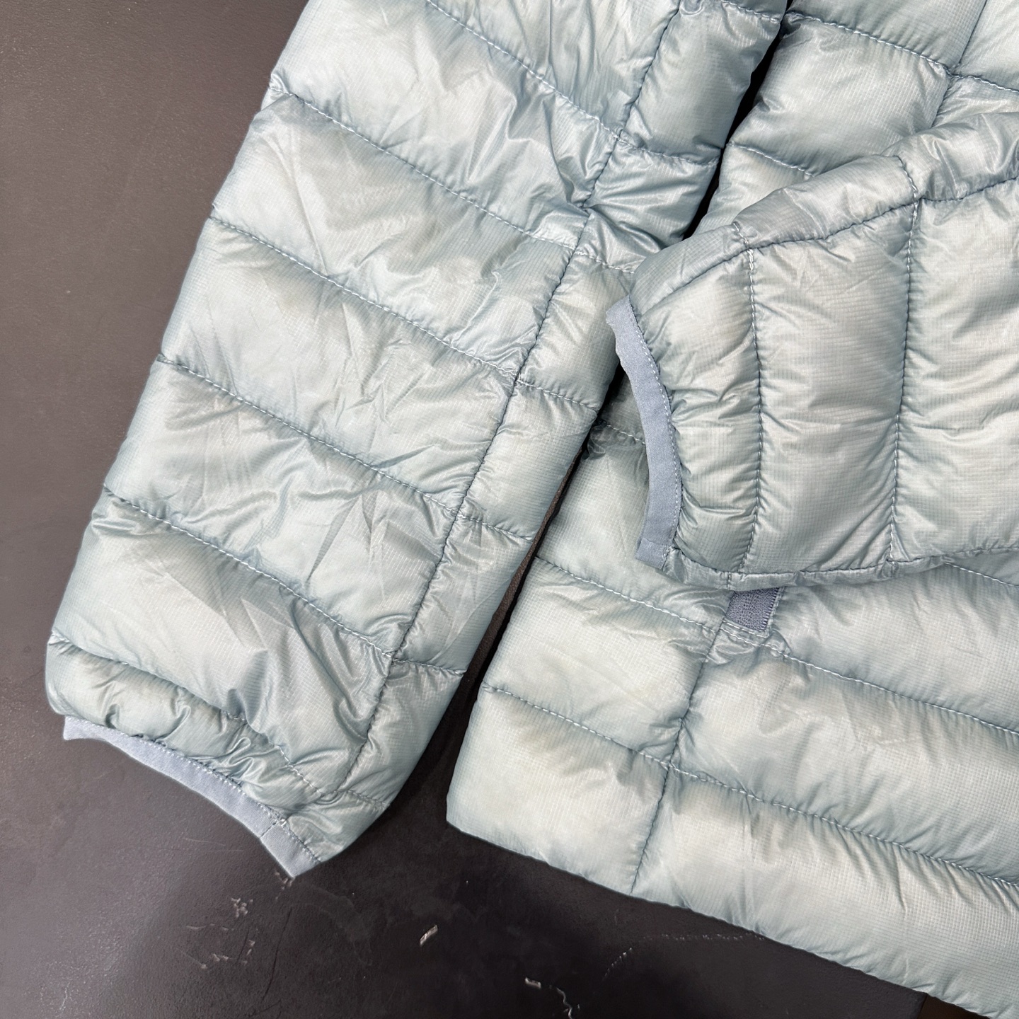 🌾Miu ｜ 新款羽绒服，经典进口印花标，手工车线多间隔款式，超薄品牌无胆羽绒面料，90白鹅绒填充，休闲