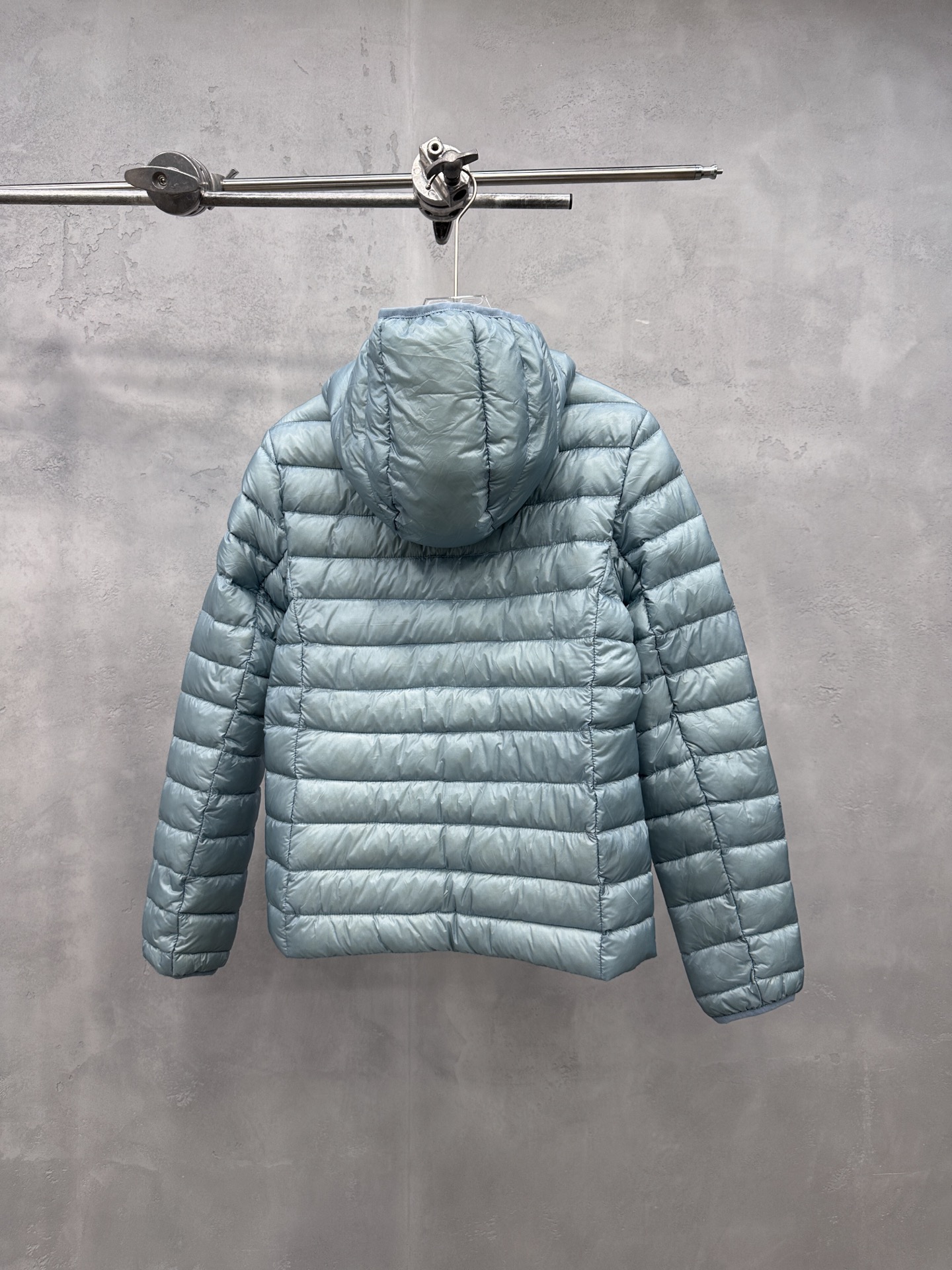 🌾Miu ｜ 新款羽绒服，经典进口印花标，手工车线多间隔款式，超薄品牌无胆羽绒面料，90白鹅绒填充，休闲