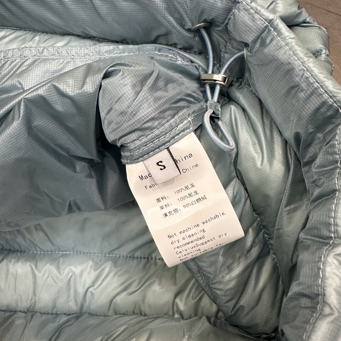 🌾Miu ｜ 新款羽绒服，经典进口印花标，手工车线多间隔款式，超薄品牌无胆羽绒面料，90白鹅绒填充，休闲