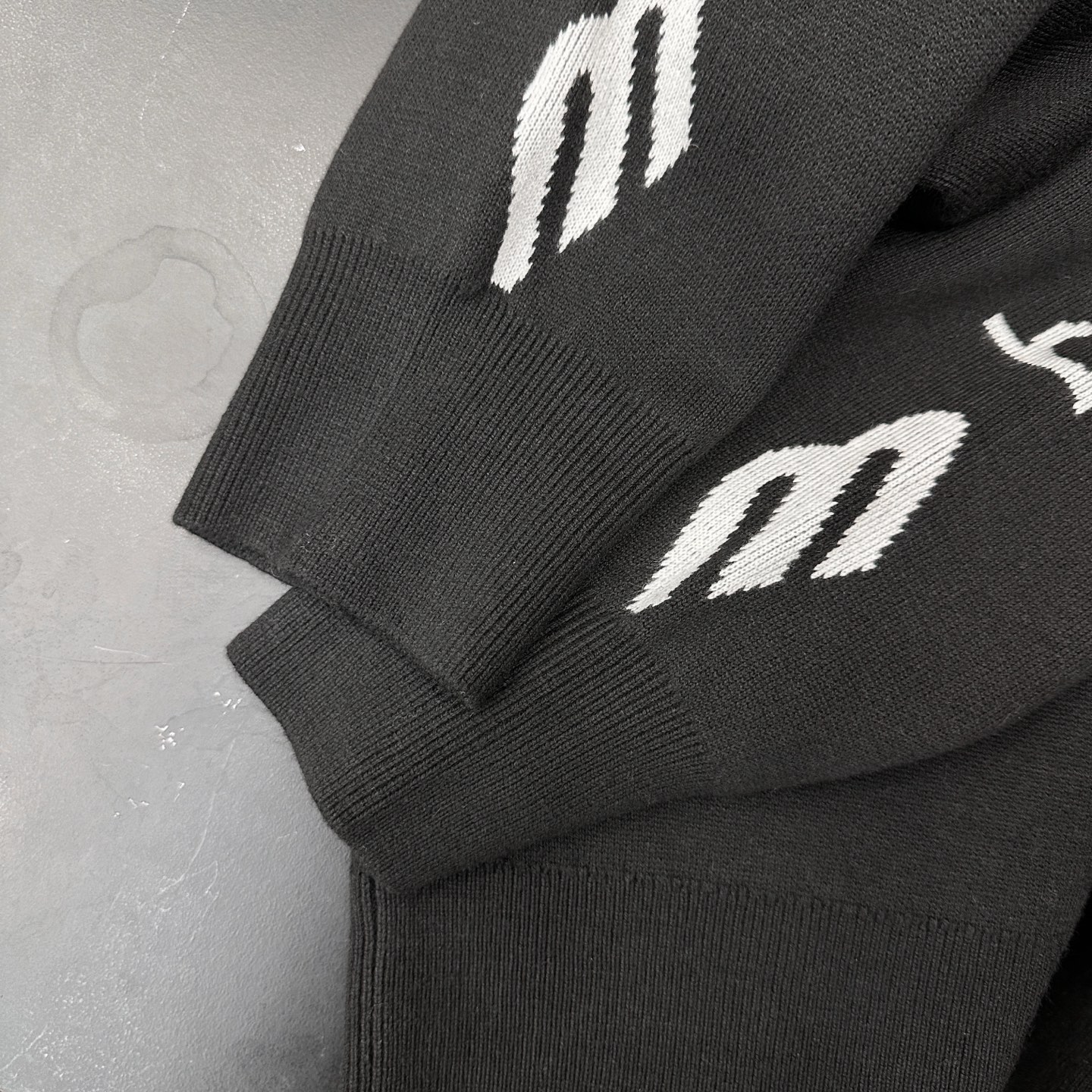 🌾巴黎 ｜ 新款羊毛上衣，经典刺绣标，提花羊毛混纺纱线，时尚休闲，男女同款，尺码sml