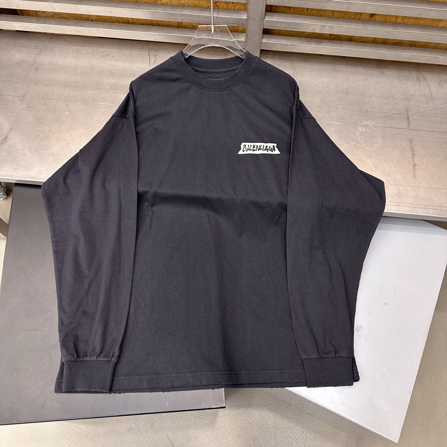 🌾巴黎 ｜ 新款长袖t，成衣洗水吊磨加特殊胶布印花工艺，男女同款，尺码sml