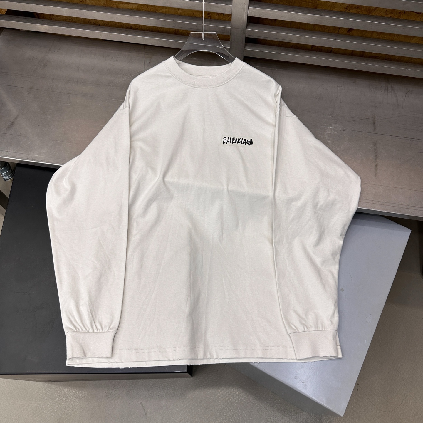 🌾巴黎 ｜ 新款长袖t，成衣洗水吊磨加特殊胶布印花工艺，男女同款，尺码sml