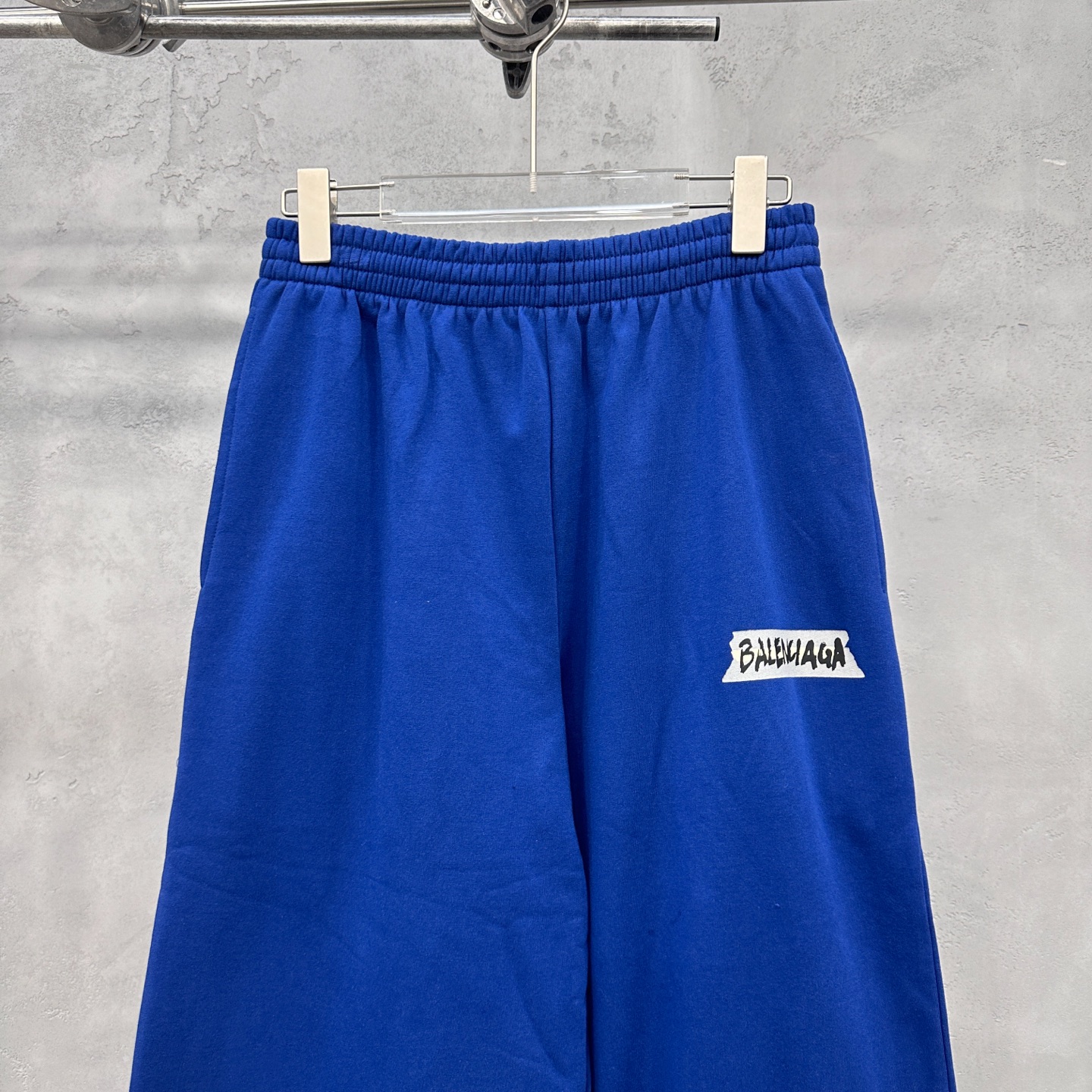 🌾巴黎 ｜ 新款休闲卫裤，成衣洗水加胶布印花工艺，男女同款，尺码sml