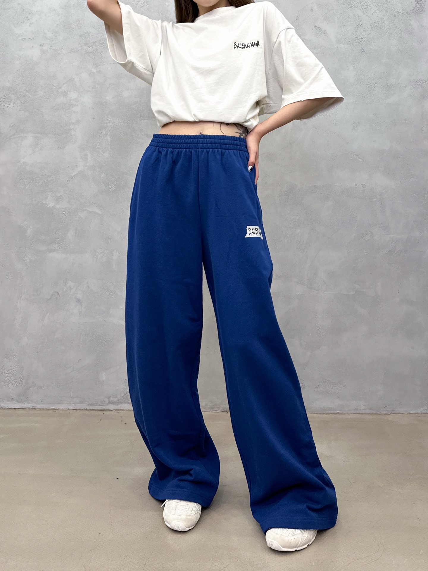 🌾巴黎 ｜ 新款休闲卫裤，成衣洗水加胶布印花工艺，男女同款，尺码sml