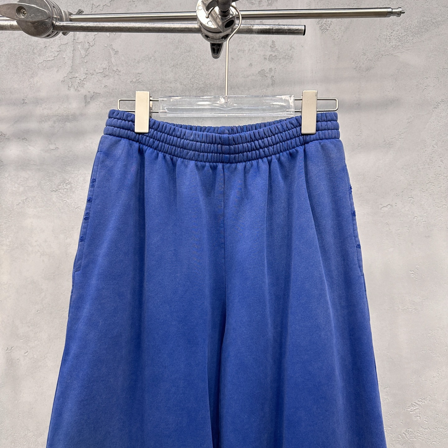 🌾巴黎 ｜ 新款休闲卫裤，成衣洗水炒色吊磨工艺加经典刺绣标，抓绒保暖面料，男女同款，尺码sml