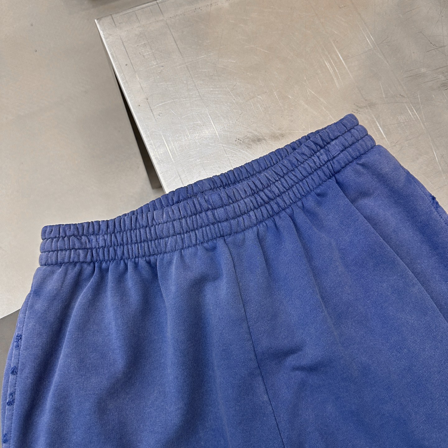 🌾巴黎 ｜ 新款休闲卫裤，成衣洗水炒色吊磨工艺加经典刺绣标，抓绒保暖面料，男女同款，尺码sml