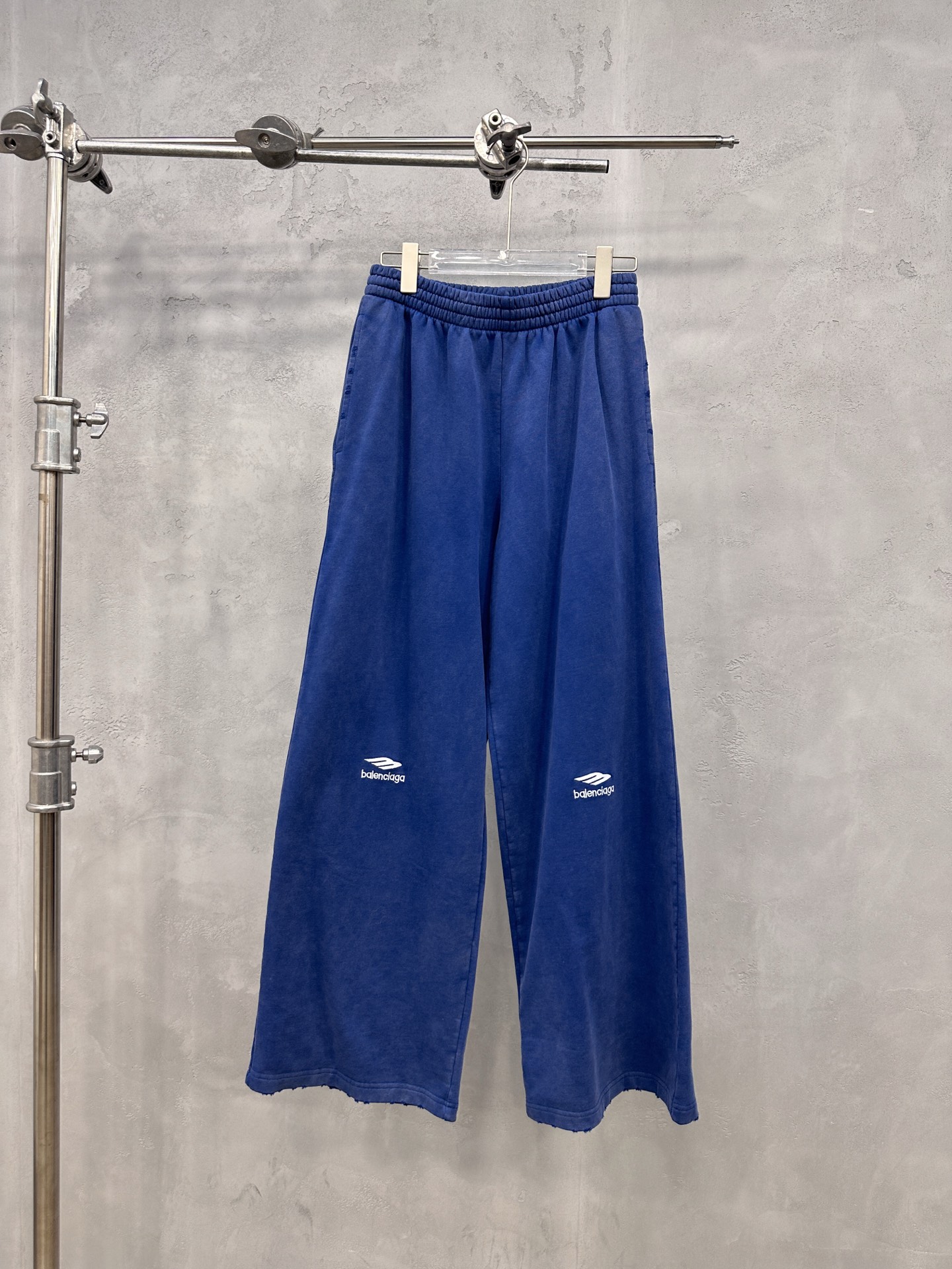 🌾巴黎 ｜ 新款休闲卫裤，成衣洗水炒色吊磨工艺加经典刺绣标，抓绒保暖面料，男女同款，尺码sml