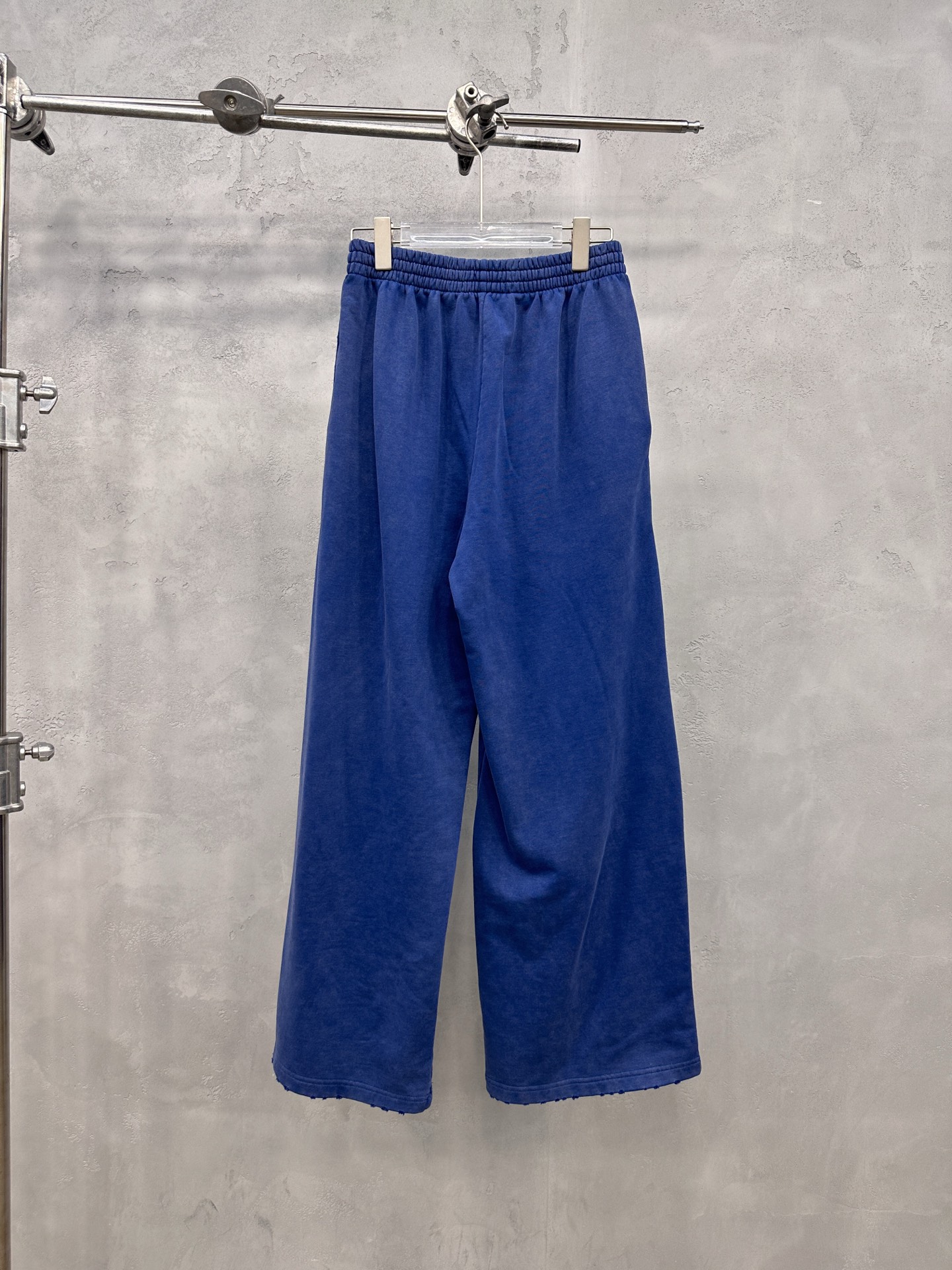 🌾巴黎 ｜ 新款休闲卫裤，成衣洗水炒色吊磨工艺加经典刺绣标，抓绒保暖面料，男女同款，尺码sml