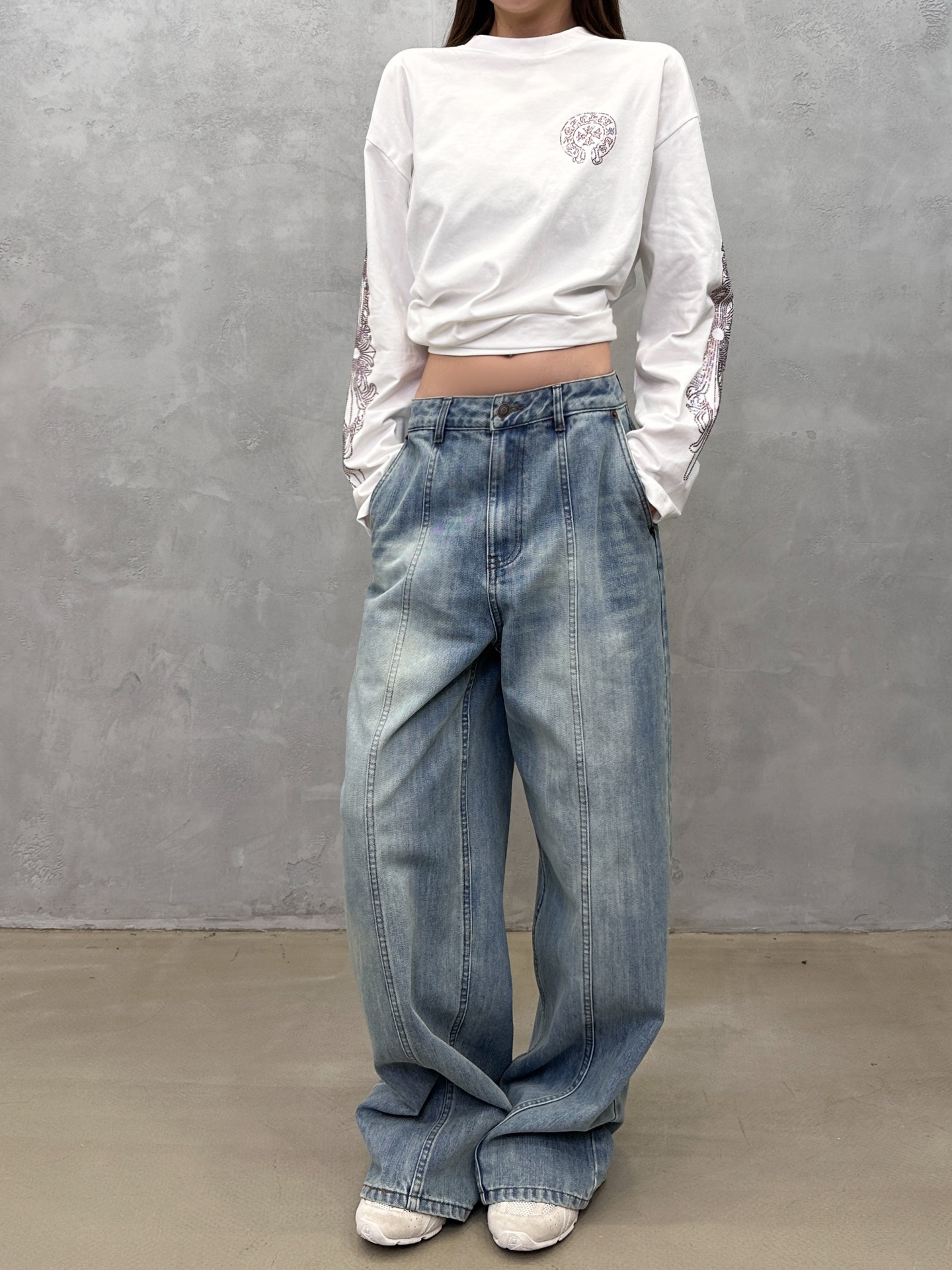 🌾Acne ｜ 新款牛仔裤，品牌经典休闲直筒版型加经典洗水色，特别破缝结构，休闲时尚，尺码sml