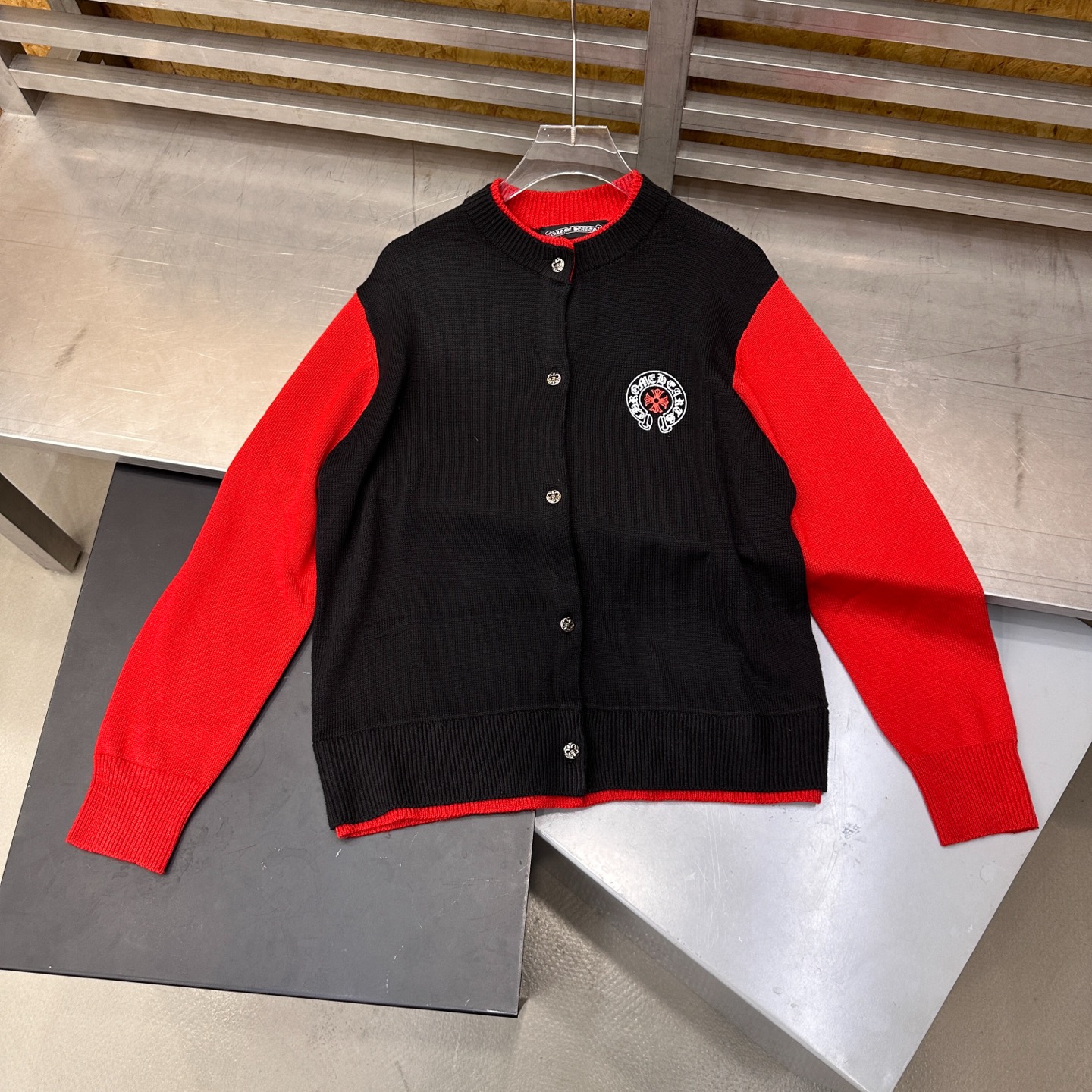 🌾克罗心 ｜ 新款羊毛开衫，经典前后印花标，羊毛混纺面料撞色做工，时尚休闲，尺码sml