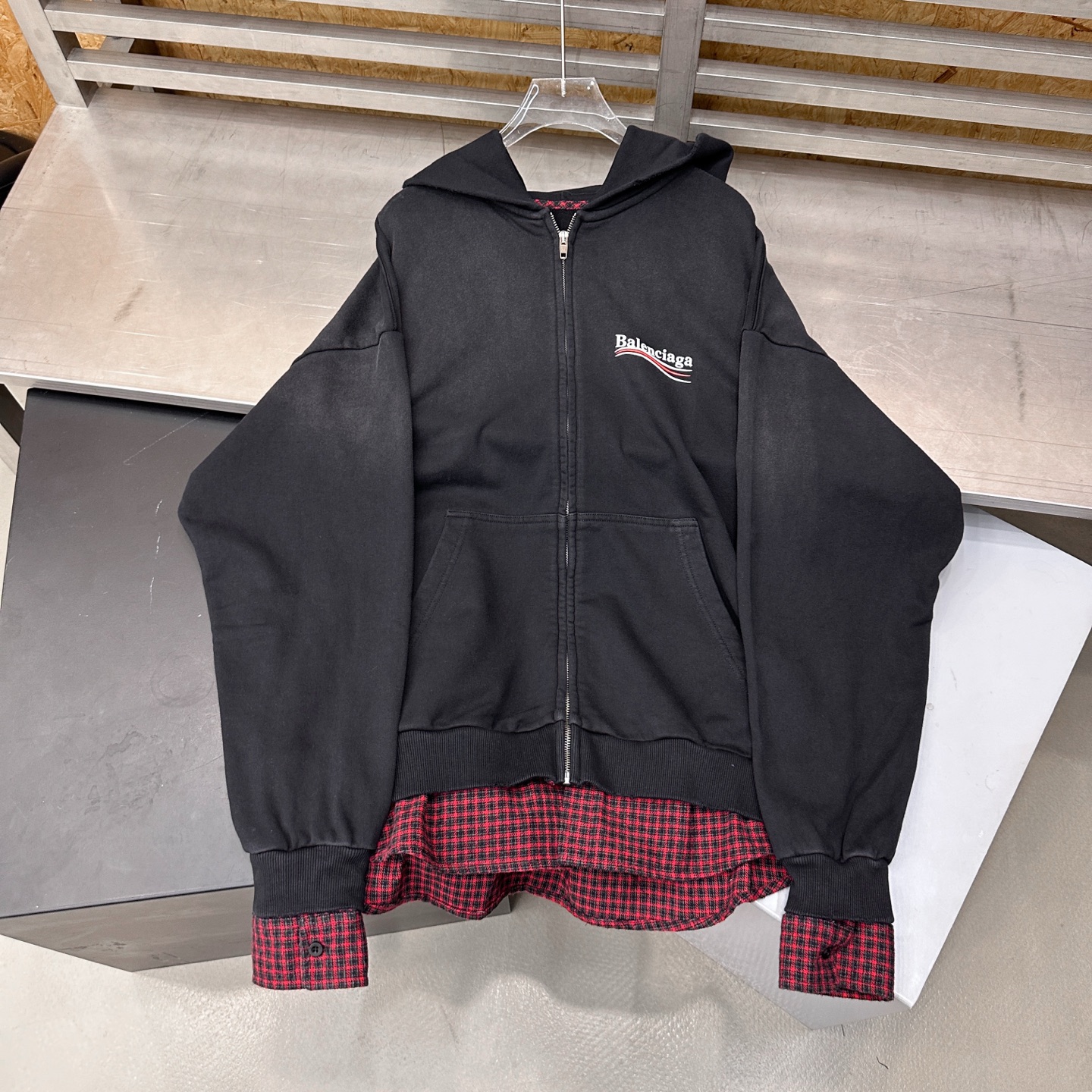 🌾巴黎 ｜ 新款拼接卫衣开衫，成衣洗水喷色吊磨工艺加前后印花，经典假两件拼接做工，男女同款，尺码sml