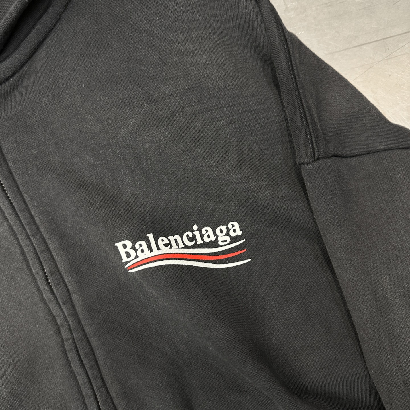 🌾巴黎 ｜ 新款拼接卫衣开衫，成衣洗水喷色吊磨工艺加前后印花，经典假两件拼接做工，男女同款，尺码sml