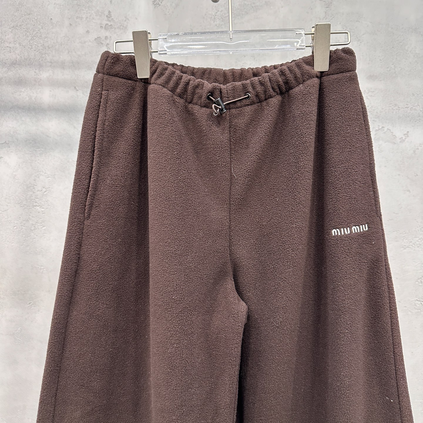 🌾Miu ｜ 新款休闲裤，经典刺绣标，高密摇粒绒保暖面料，休闲极简款式，尺码sml