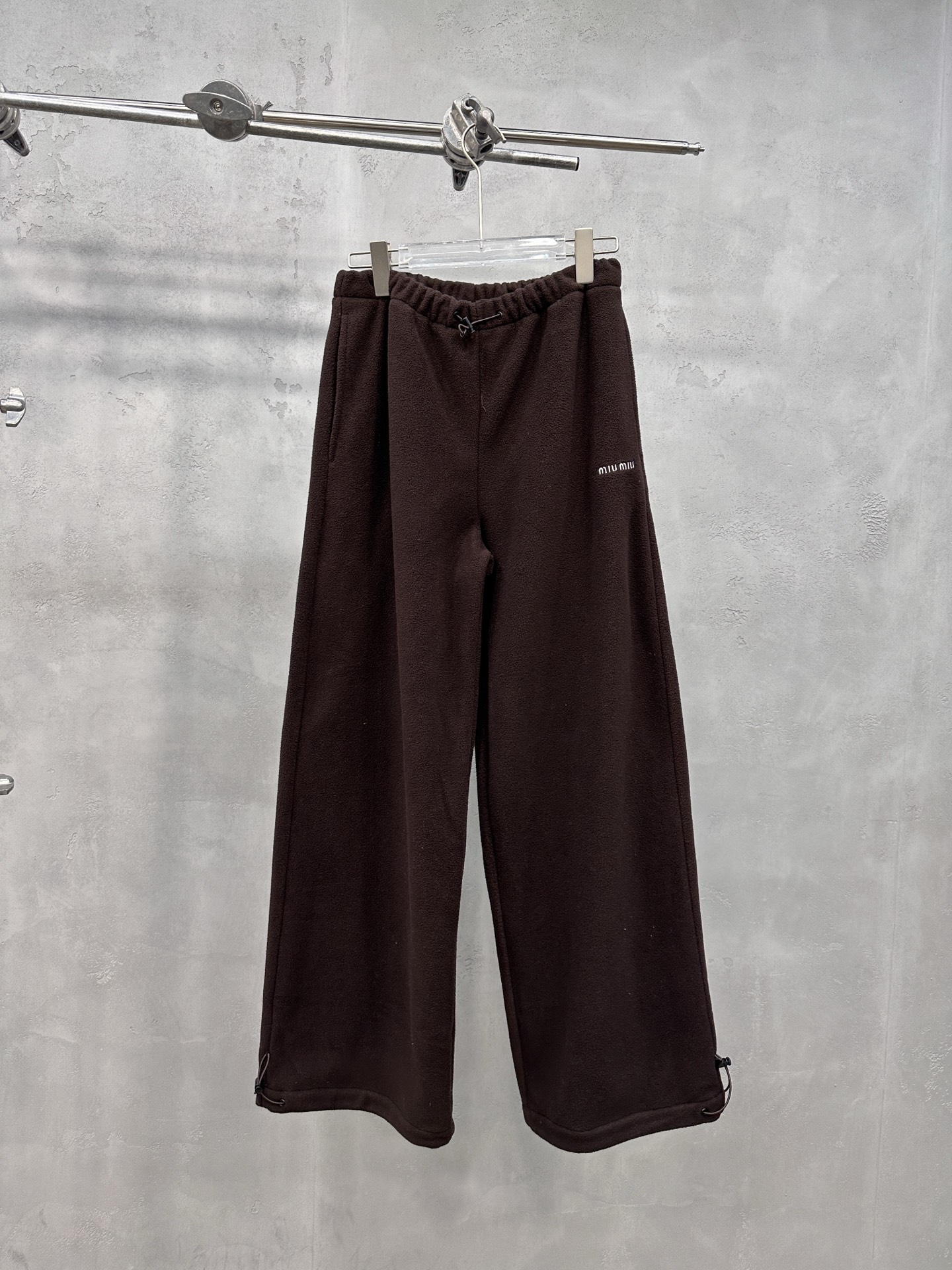 🌾Miu ｜ 新款休闲裤，经典刺绣标，高密摇粒绒保暖面料，休闲极简款式，尺码sml