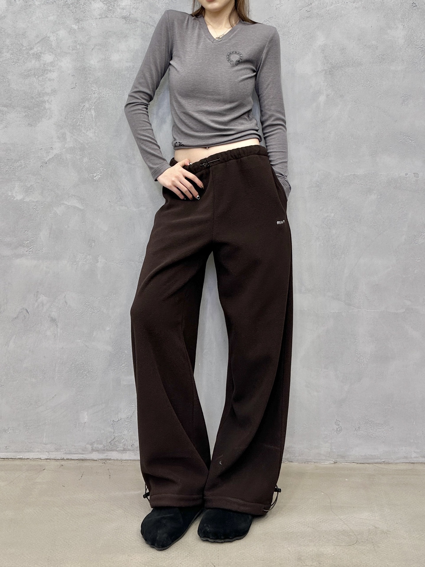 🌾Miu ｜ 新款休闲裤，经典刺绣标，高密摇粒绒保暖面料，休闲极简款式，尺码sml