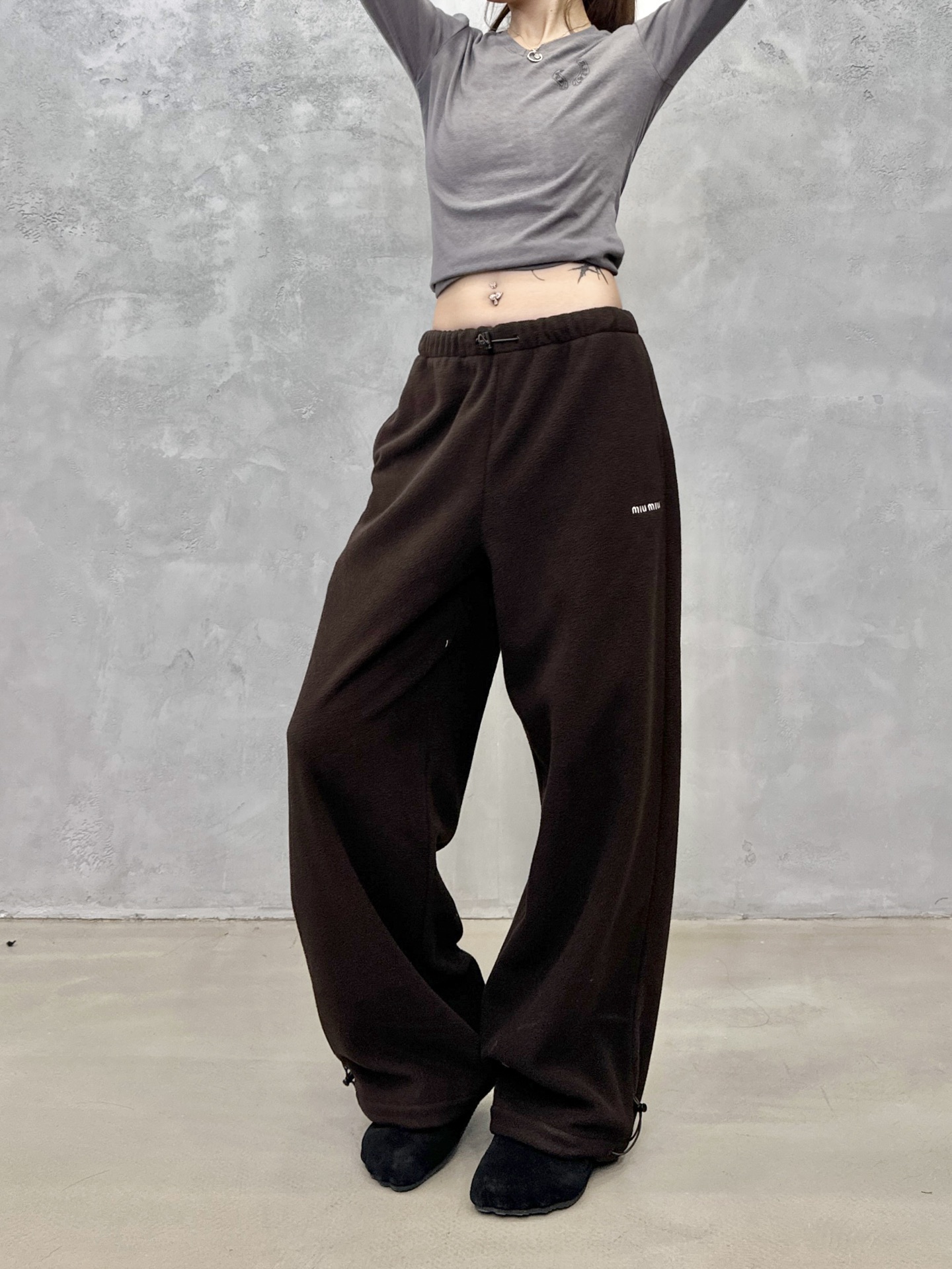 🌾Miu ｜ 新款休闲裤，经典刺绣标，高密摇粒绒保暖面料，休闲极简款式，尺码sml