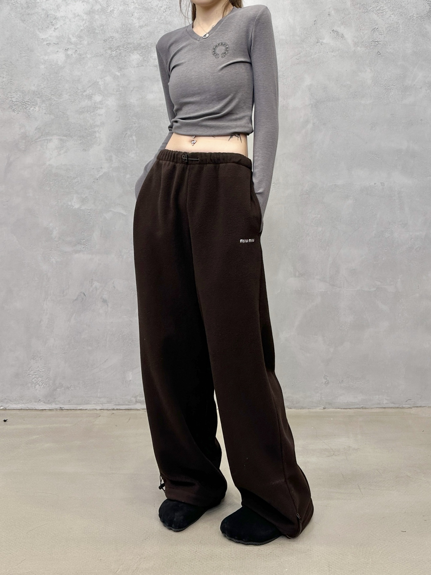 🌾Miu ｜ 新款休闲裤，经典刺绣标，高密摇粒绒保暖面料，休闲极简款式，尺码sml
