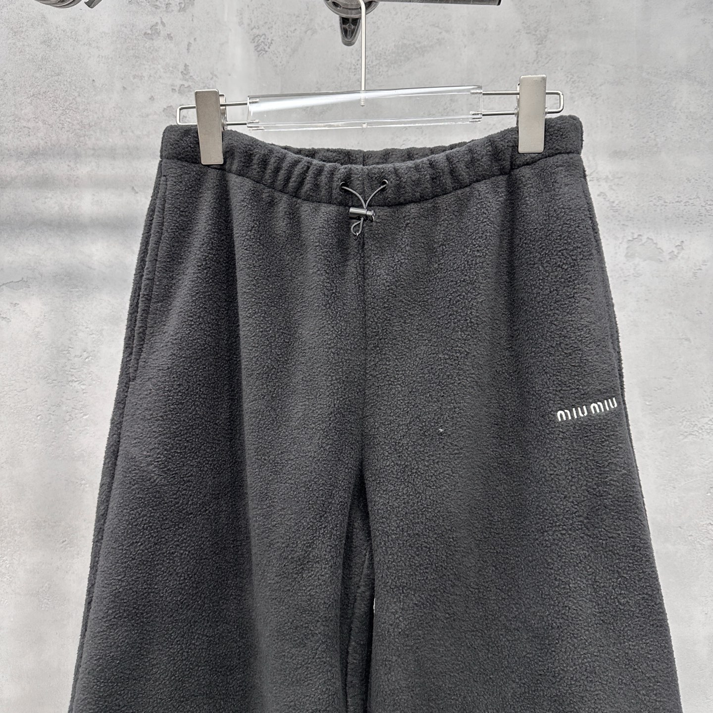 🌾Miu ｜ 新款休闲裤，经典刺绣标，高密摇粒绒保暖面料，休闲极简款式，尺码sml