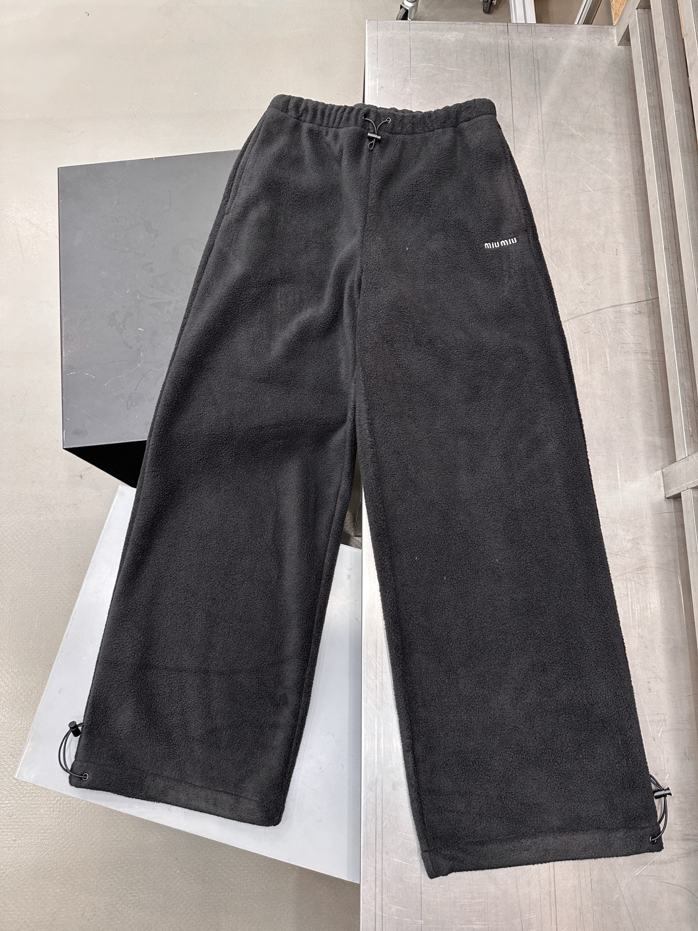 🌾Miu ｜ 新款休闲裤，经典刺绣标，高密摇粒绒保暖面料，休闲极简款式，尺码sml