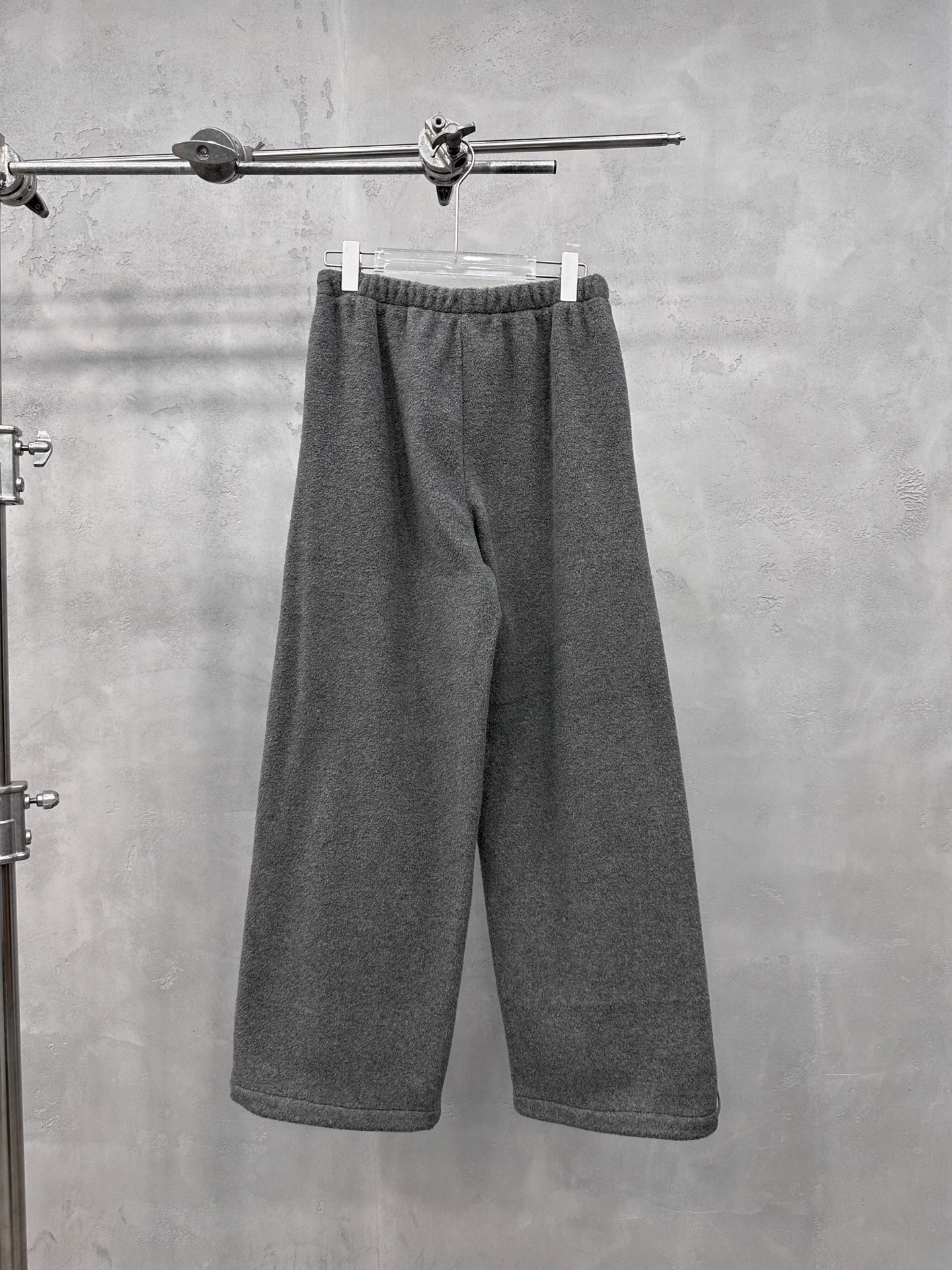 🌾Miu ｜ 新款休闲裤，经典刺绣标，高密摇粒绒保暖面料，休闲极简款式，尺码sml