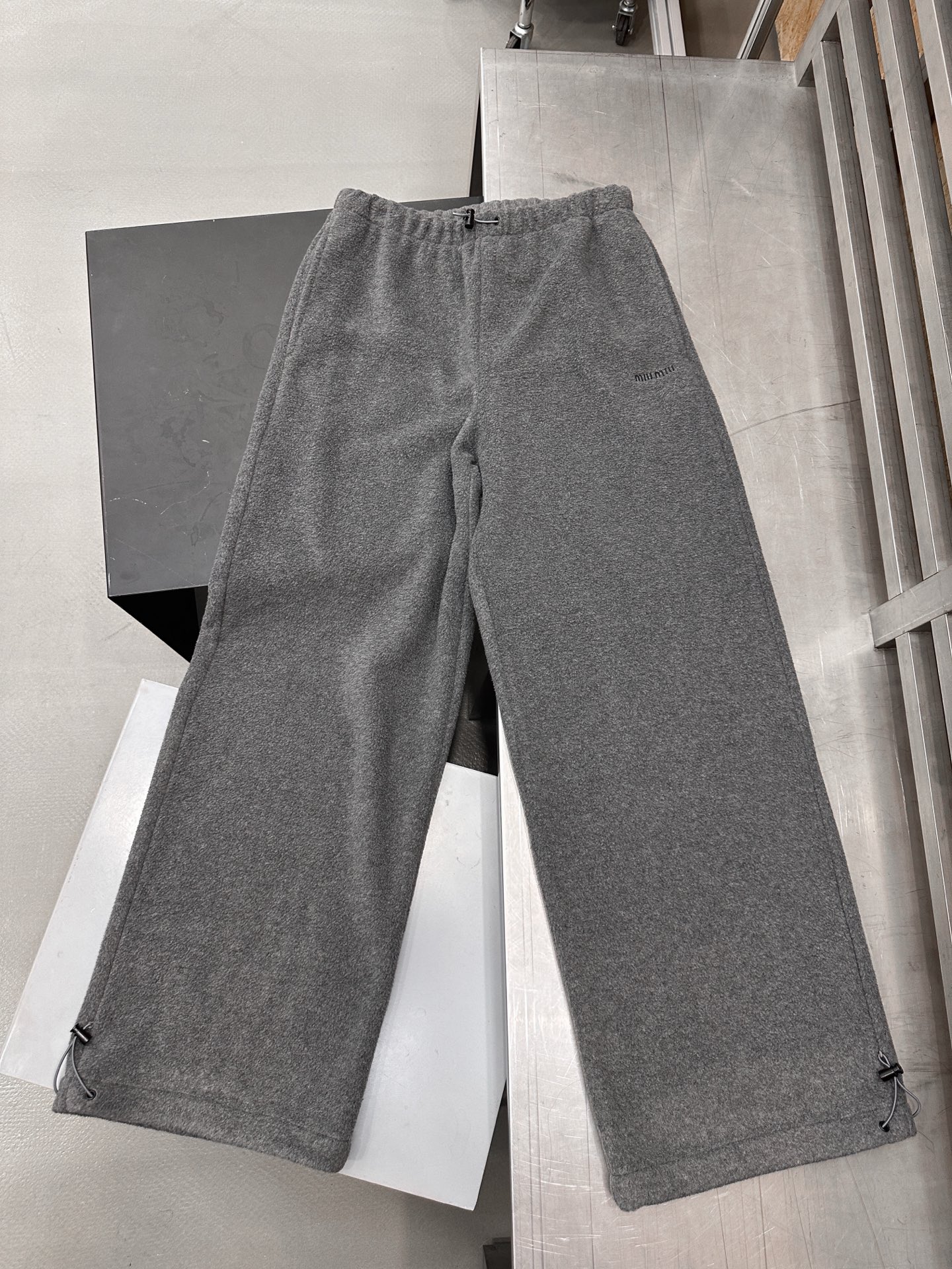 🌾Miu ｜ 新款休闲裤，经典刺绣标，高密摇粒绒保暖面料，休闲极简款式，尺码sml