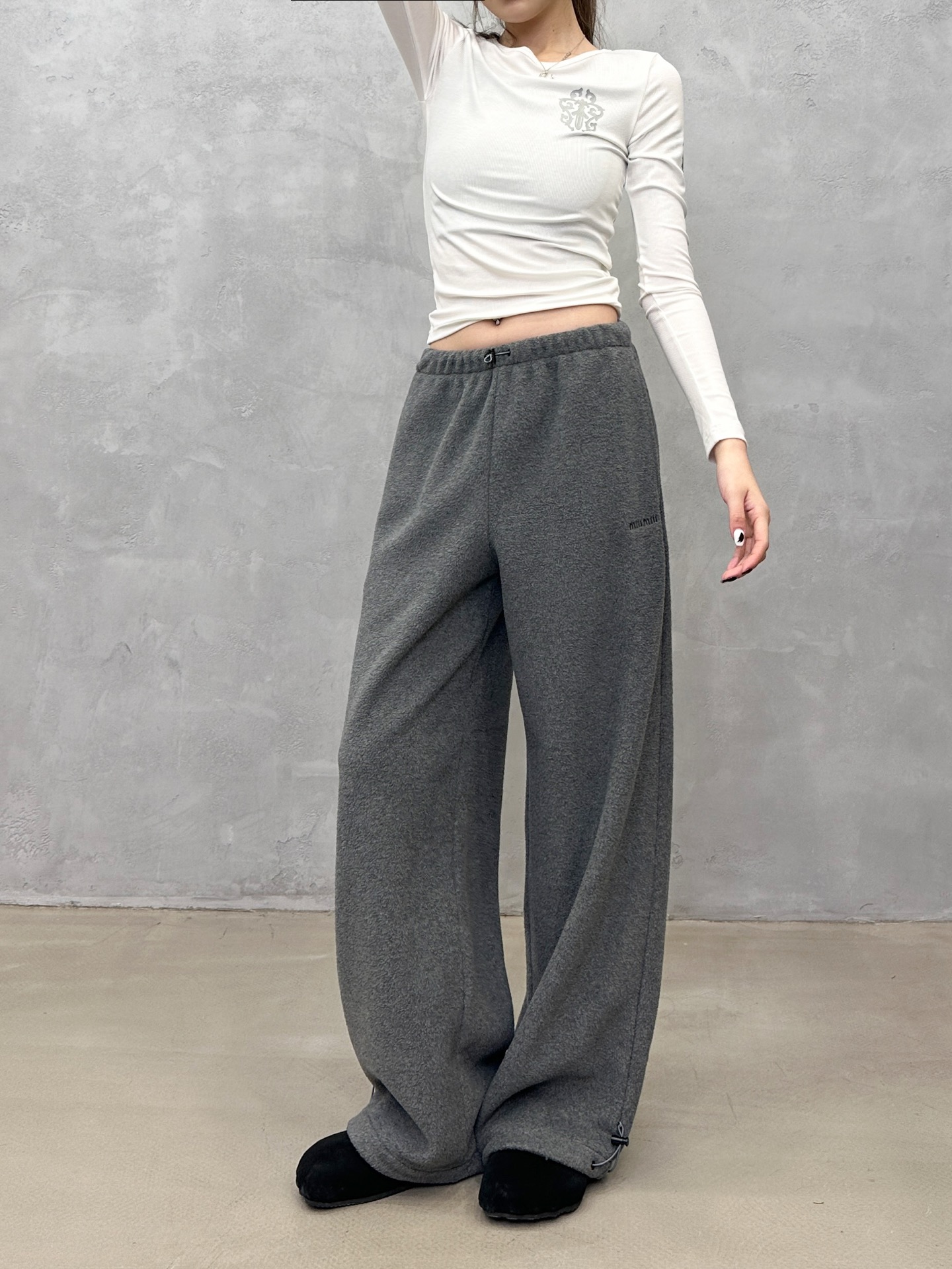 🌾Miu ｜ 新款休闲裤，经典刺绣标，高密摇粒绒保暖面料，休闲极简款式，尺码sml