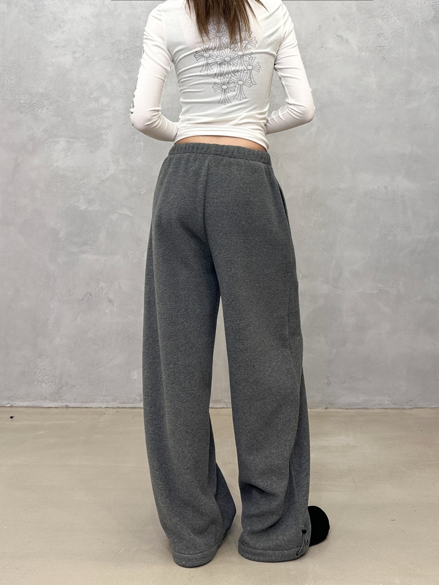 🌾Miu ｜ 新款休闲裤，经典刺绣标，高密摇粒绒保暖面料，休闲极简款式，尺码sml